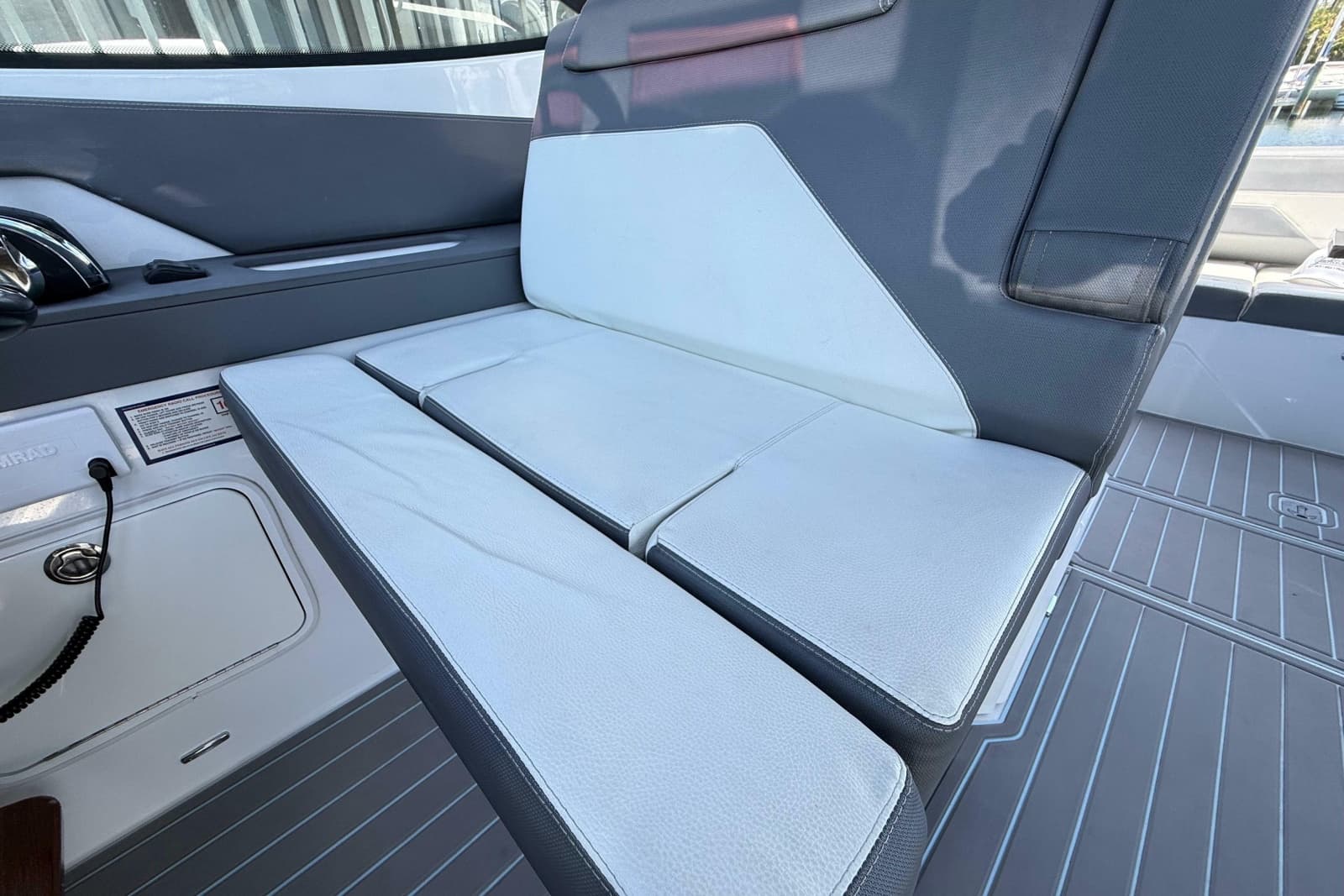 2021 Cruisers Yachts 38 GLS OB - Photo 41