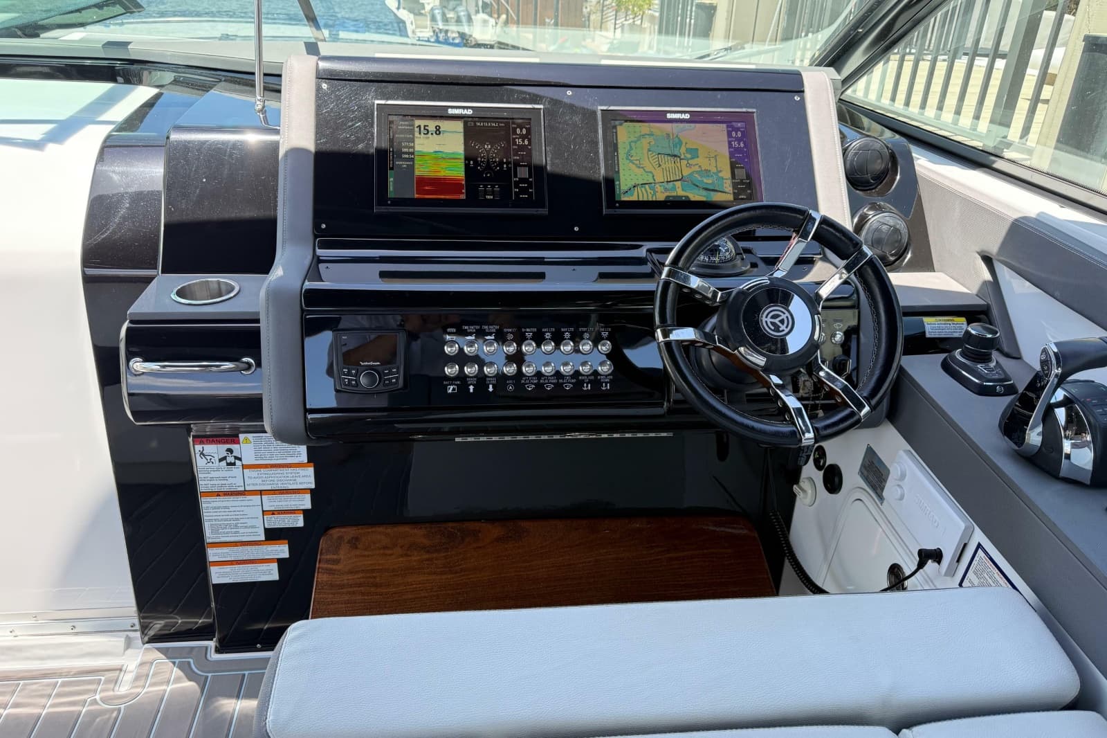2021 Cruisers Yachts 38 GLS OB - Photo 51