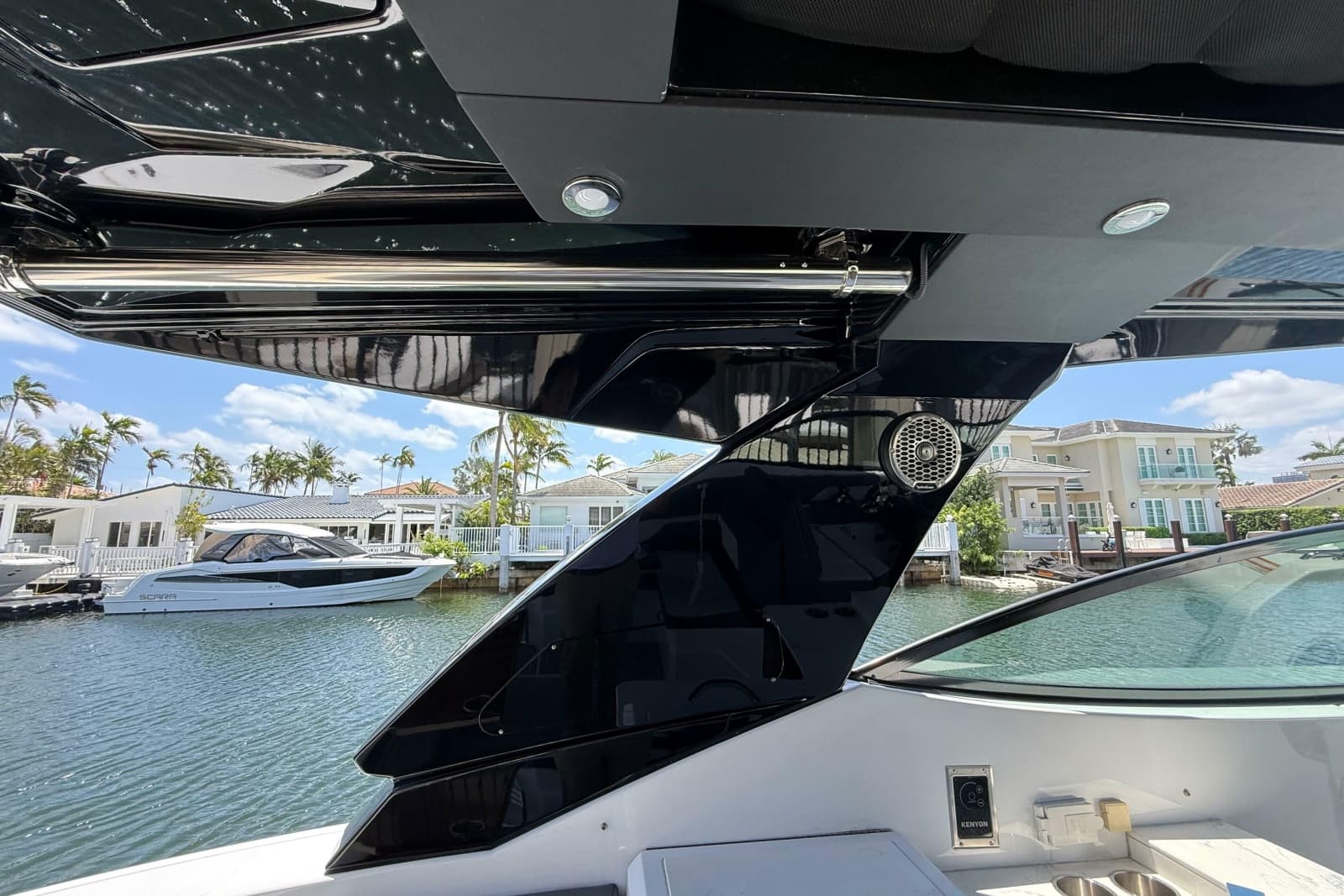 2021 Cruisers Yachts 38 GLS OB - Photo 21