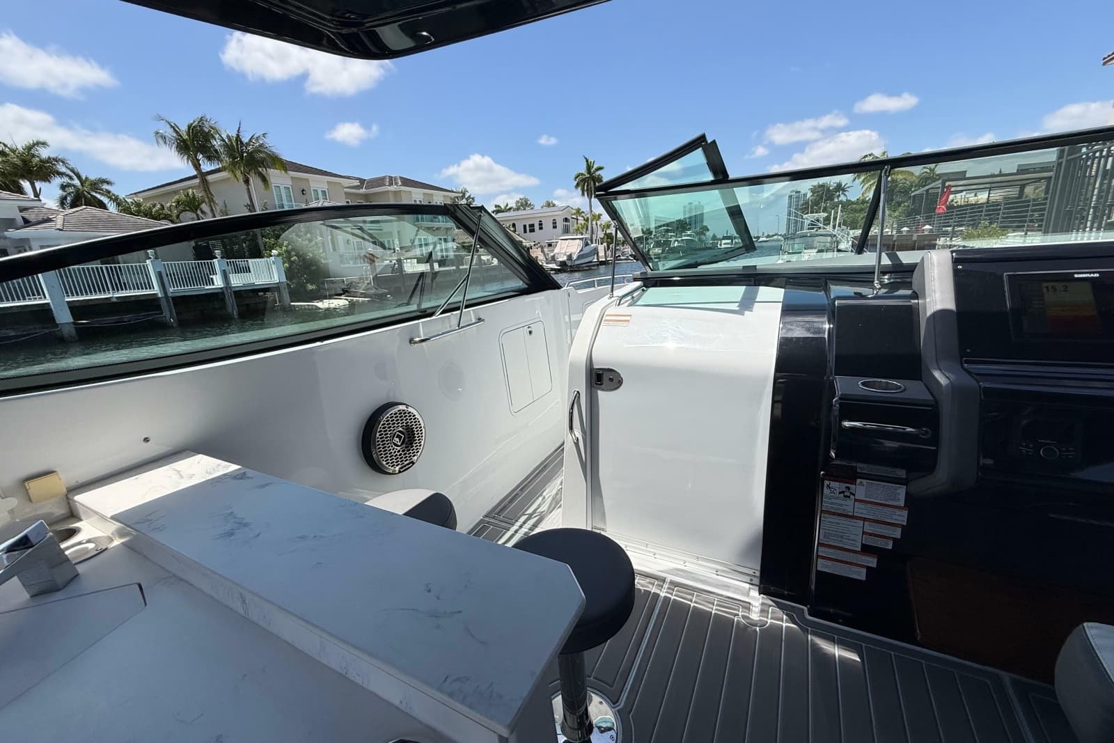 2021 Cruisers Yachts 38 GLS OB - Photo 19