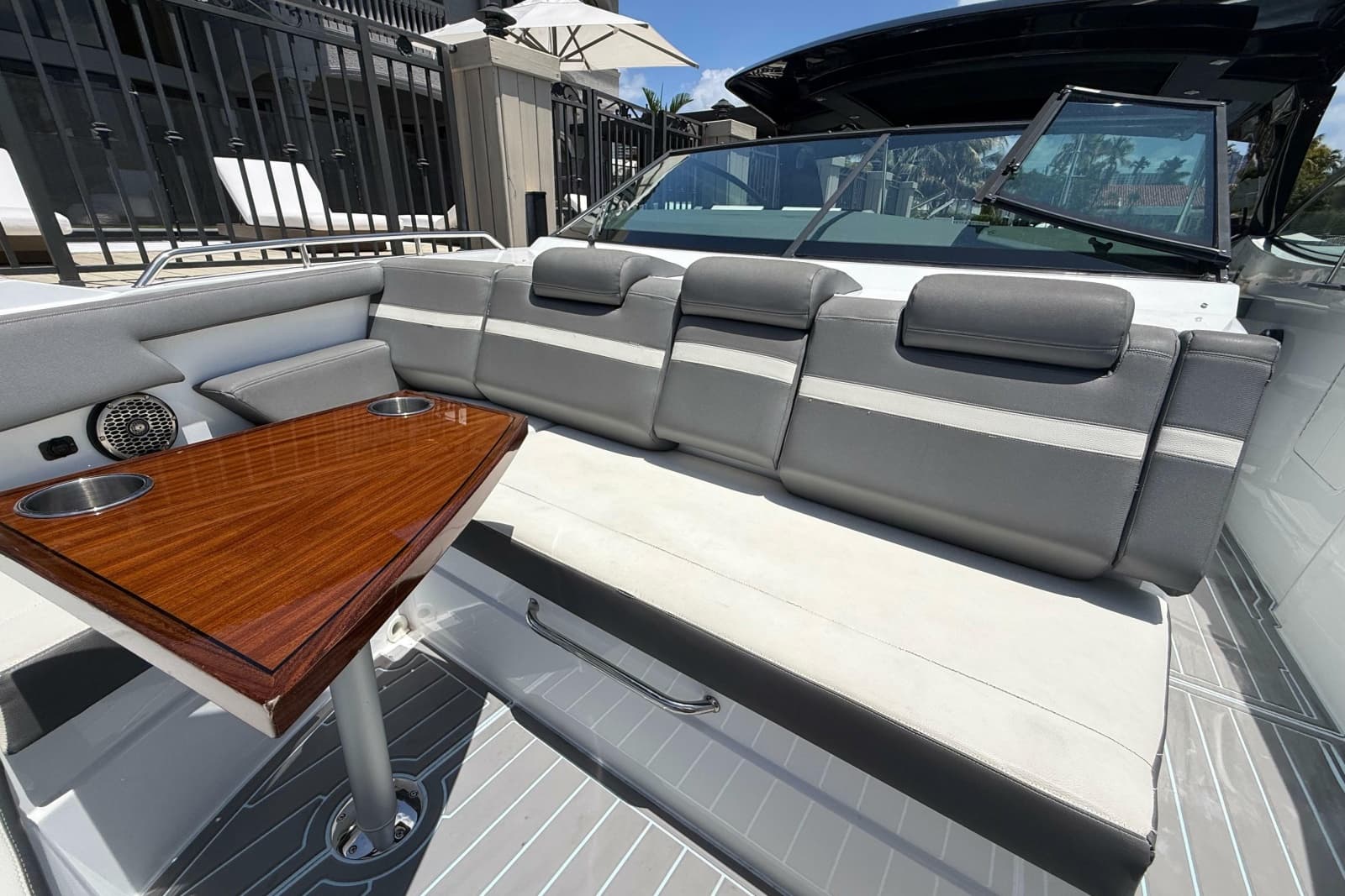 2021 Cruisers Yachts 38 GLS OB - Photo 13
