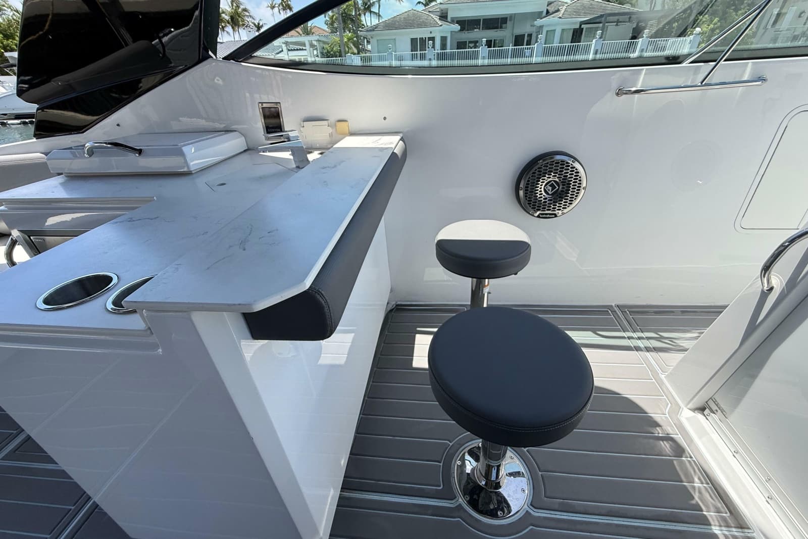 2021 Cruisers Yachts 38 GLS OB - Photo 18