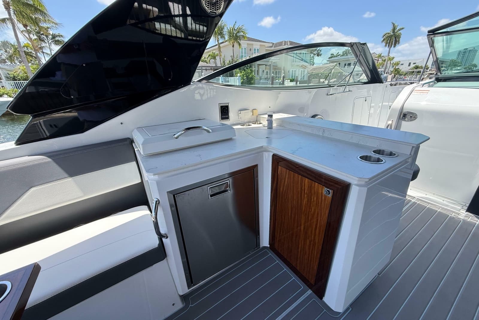 2021 Cruisers Yachts 38 GLS OB - Photo 20