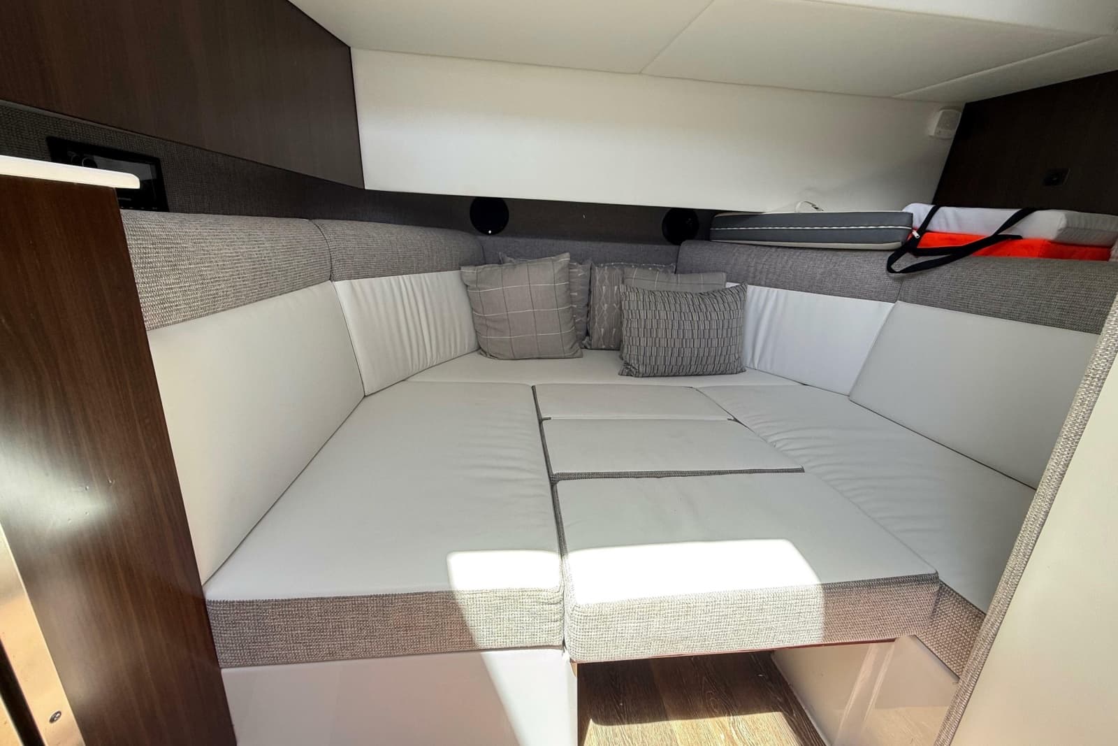 2021 Cruisers Yachts 38 GLS OB - Photo 62