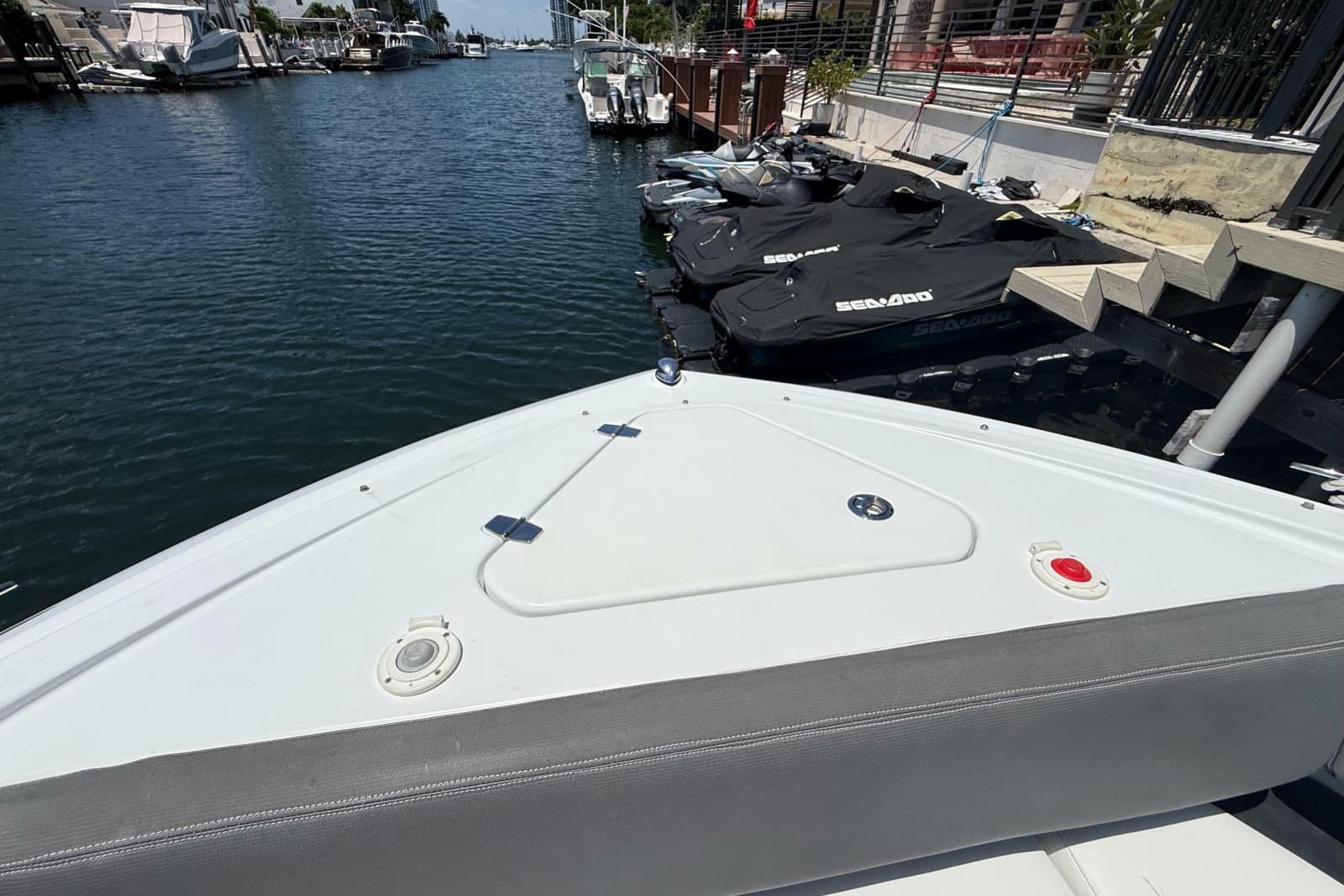 2021 Cruisers Yachts 38 GLS OB - Photo 11