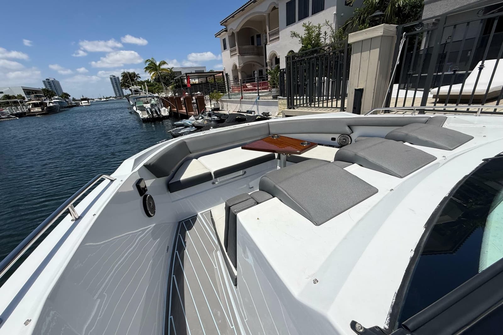2021 Cruisers Yachts 38 GLS OB - Photo 15