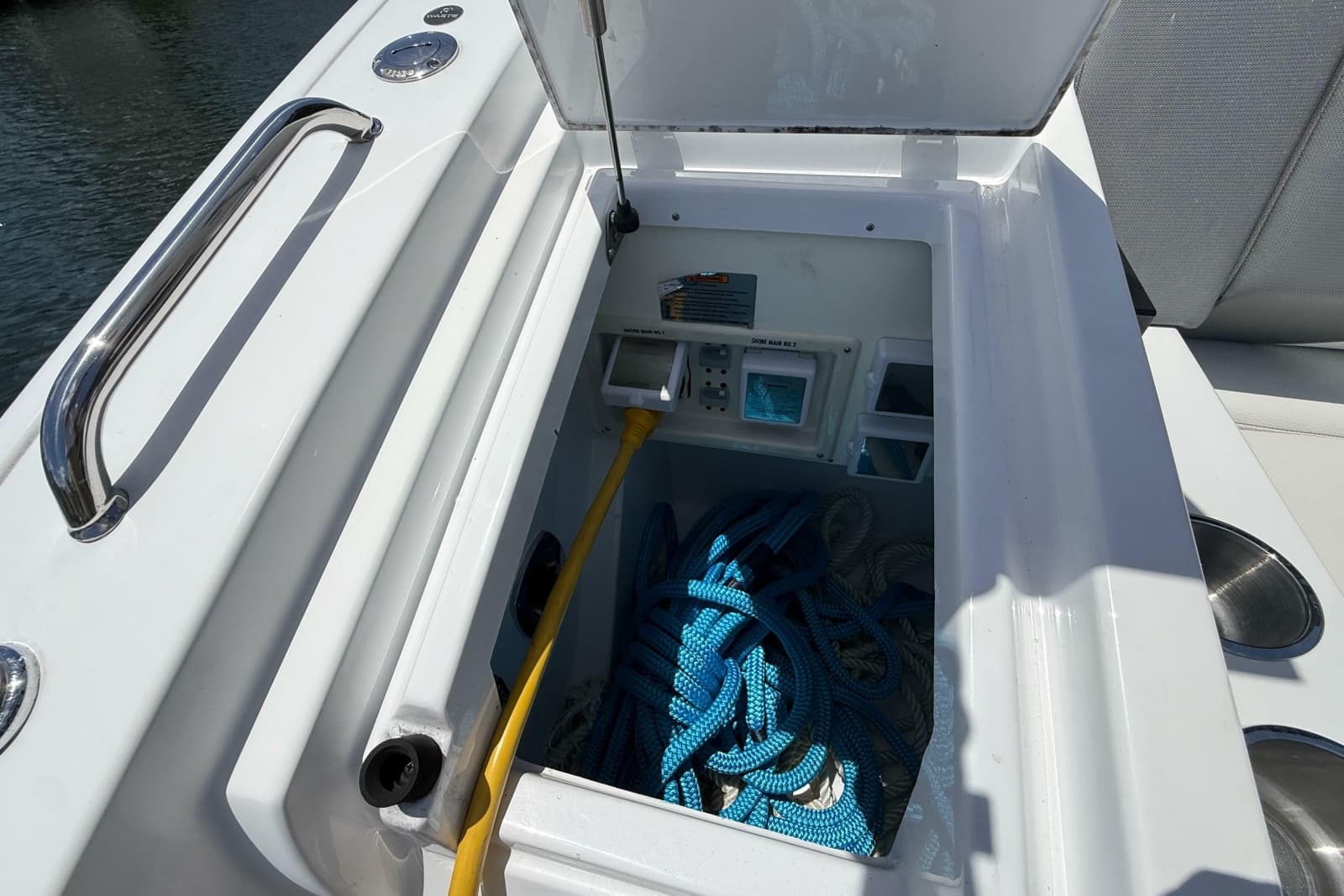 2021 Cruisers Yachts 38 GLS OB - Photo 30