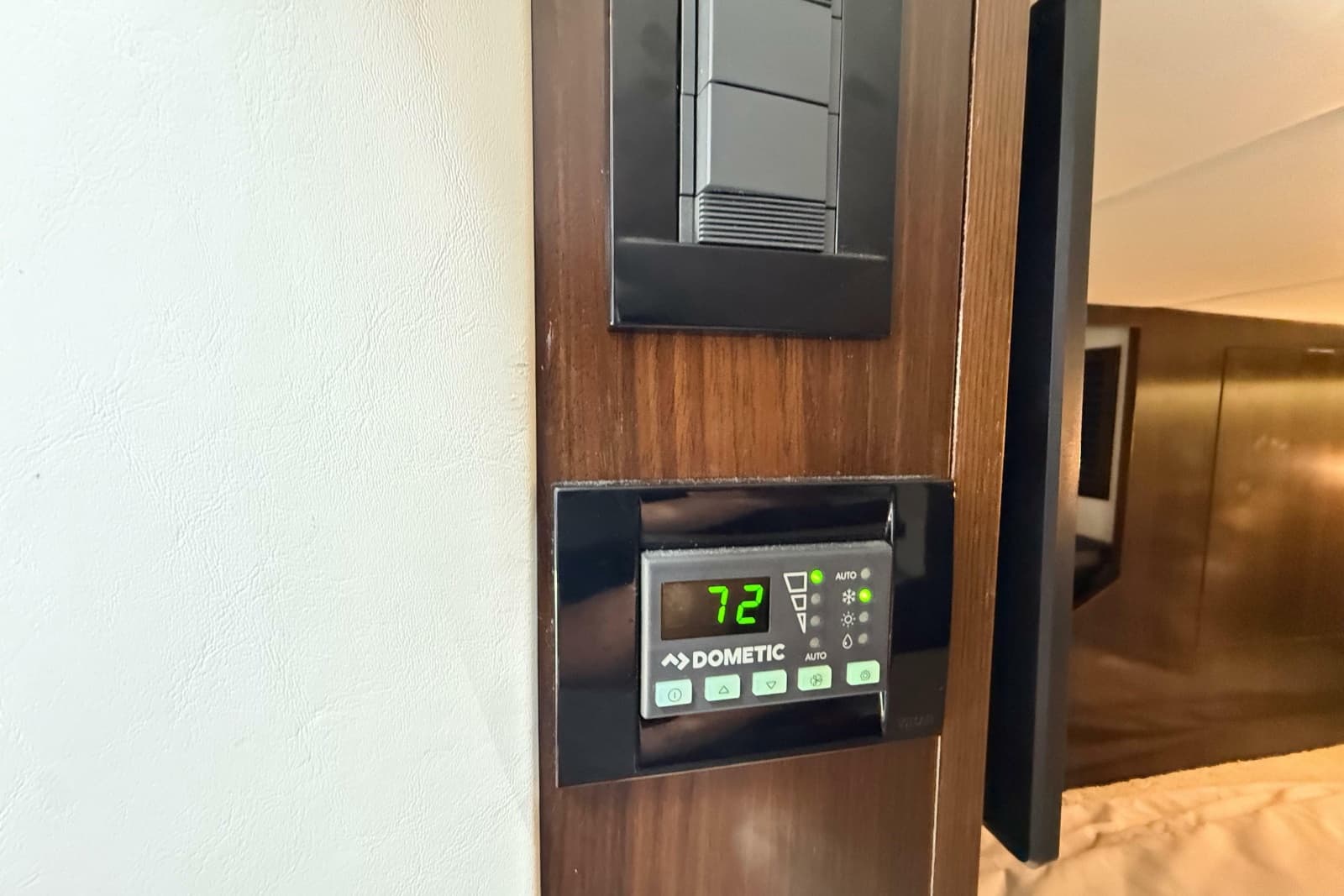 2021 Cruisers Yachts 38 GLS OB - Photo 56