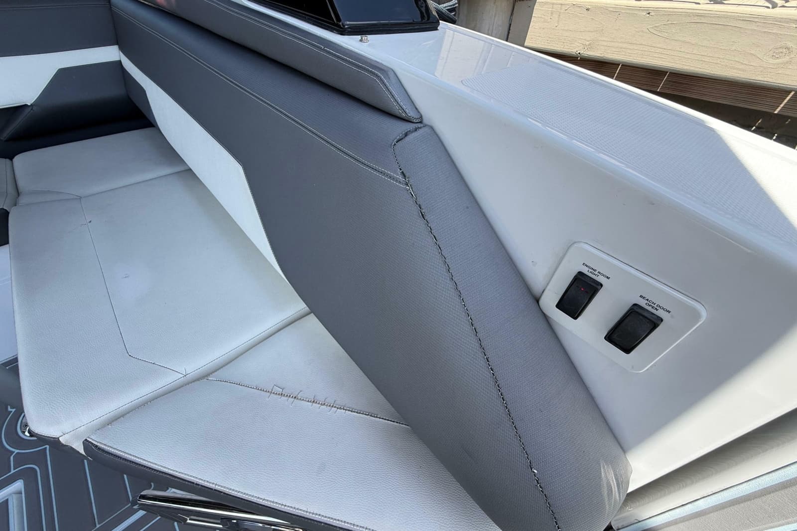 2021 Cruisers Yachts 38 GLS OB - Photo 36
