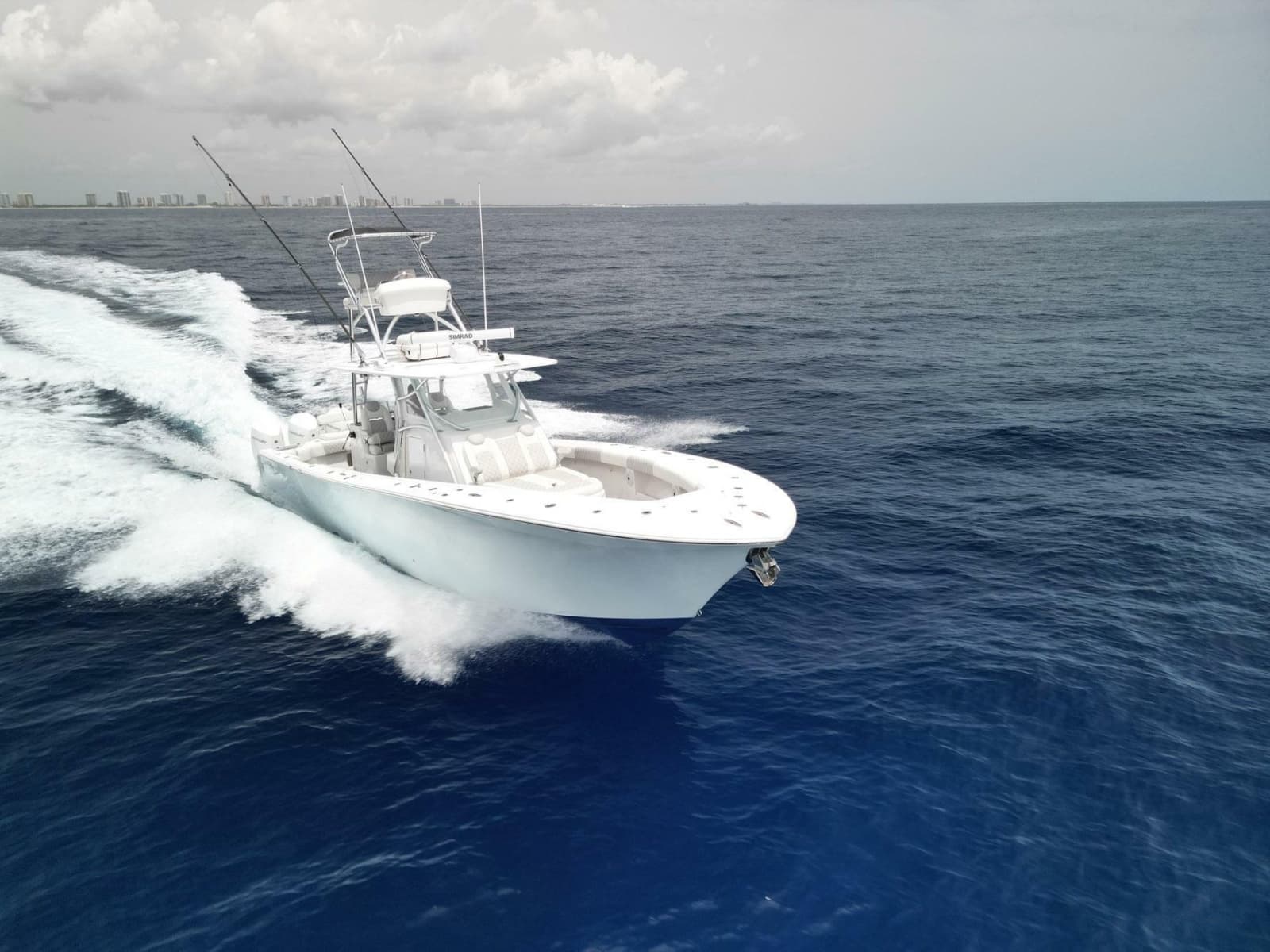 2021 Front Runner 39 Center Console - Photo 3