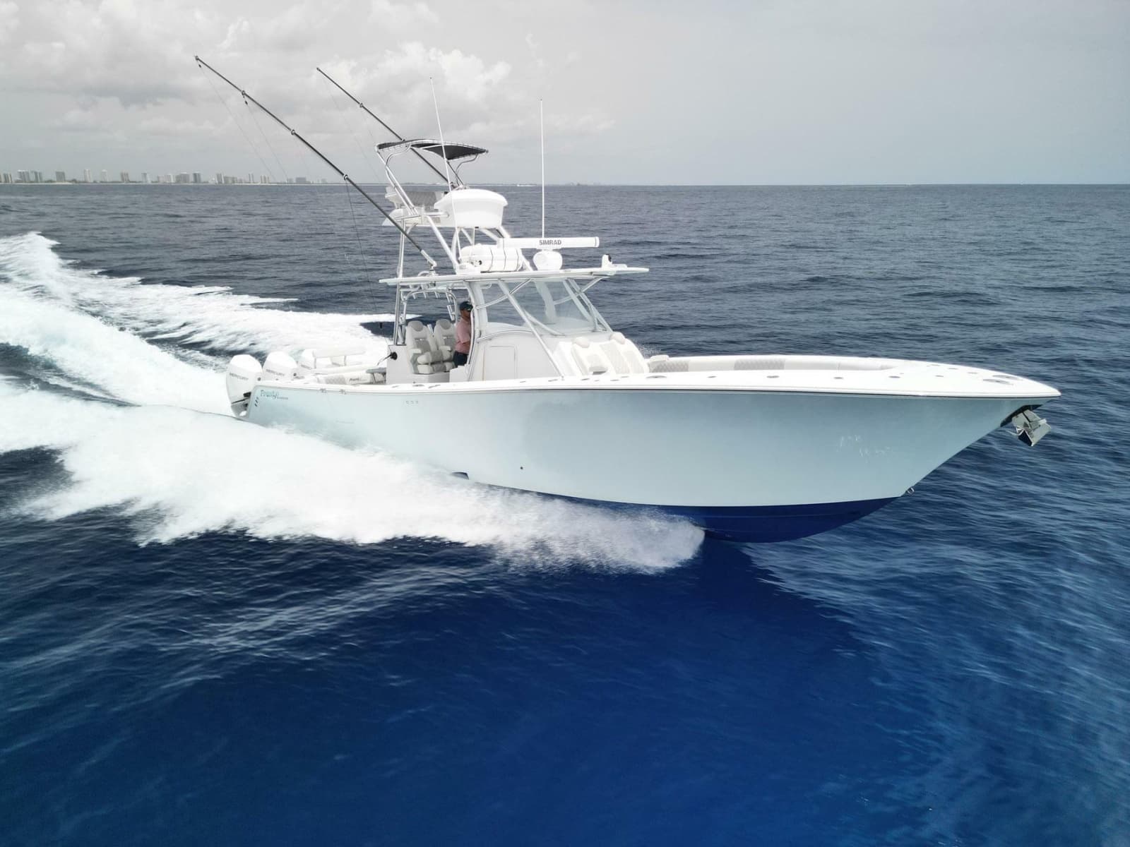 2021 Front Runner 39 Center Console - Photo 2