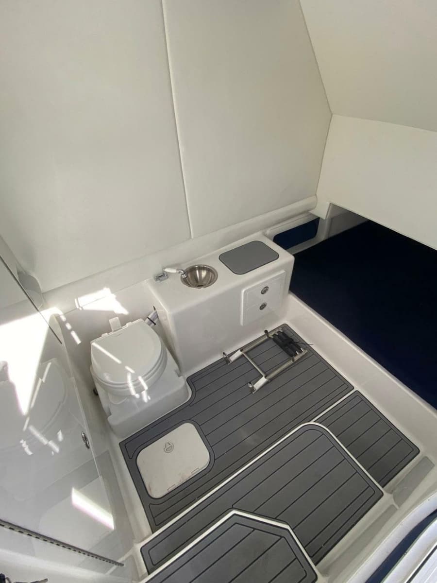 2021 Front Runner 39 Center Console - Photo 20