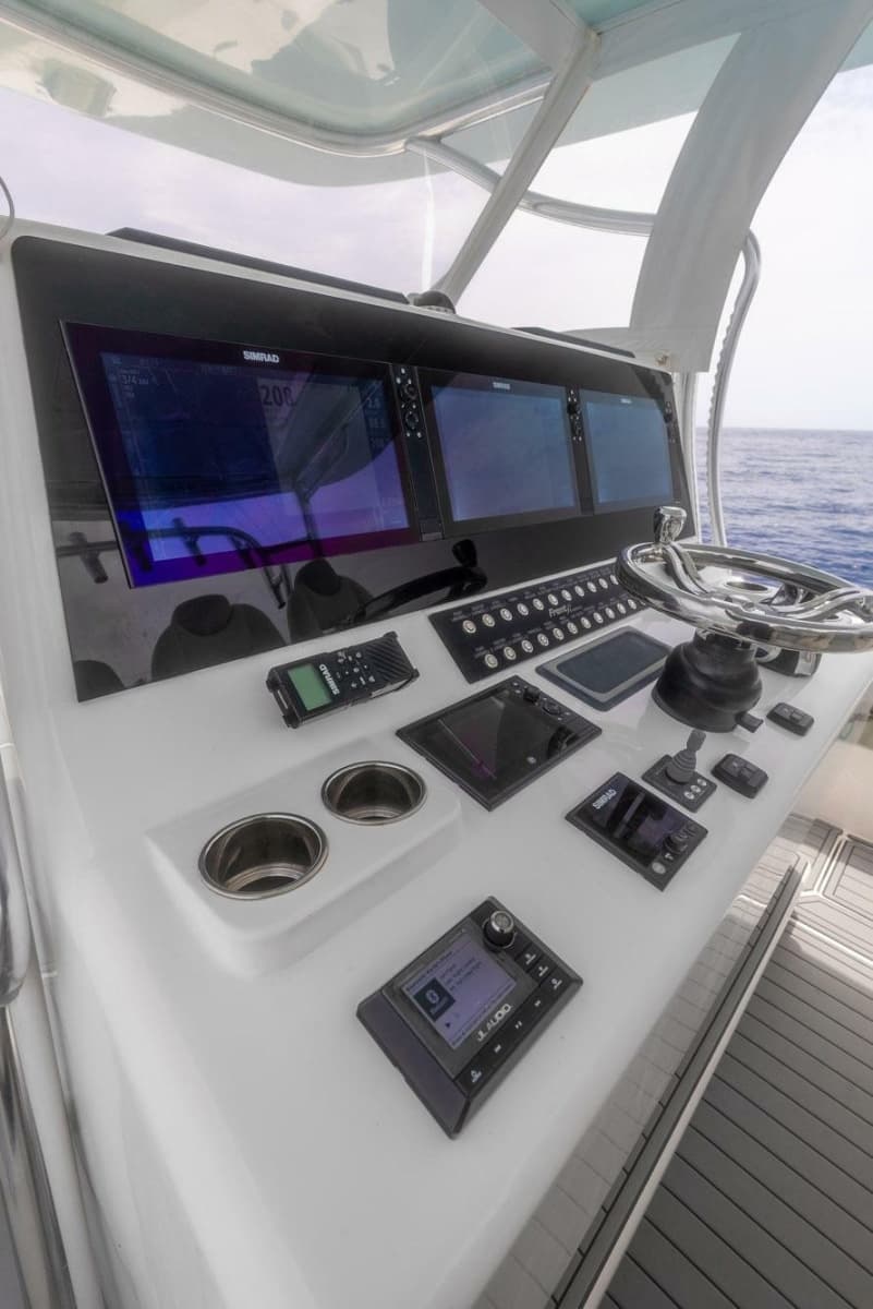 2021 Front Runner 39 Center Console - Photo 11