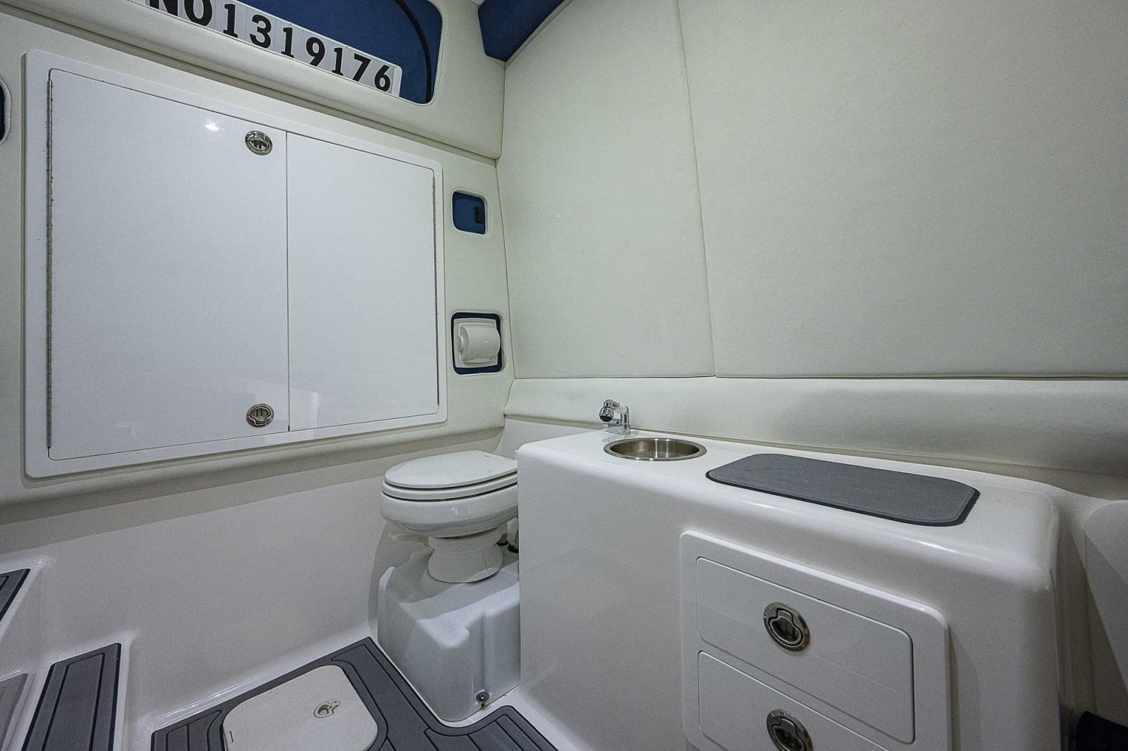 2021 Front Runner 39 Center Console - Photo 22