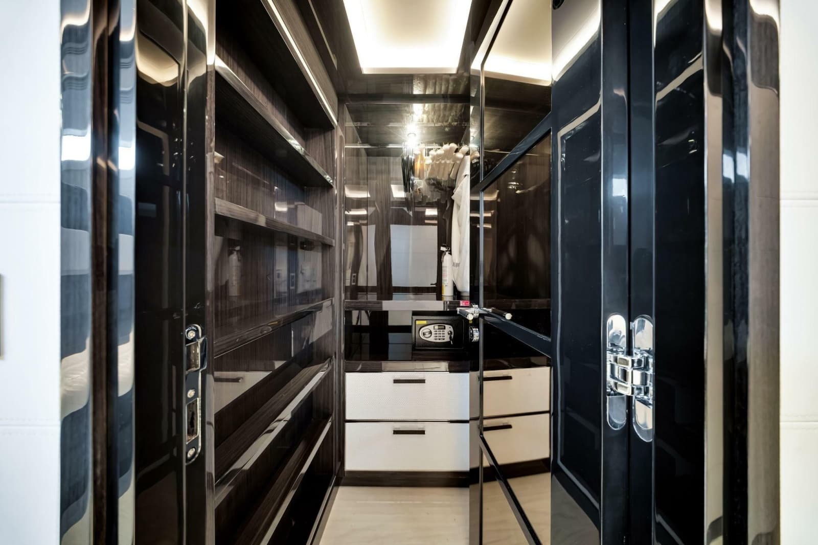 2021 Sirena 88 - Photo 110