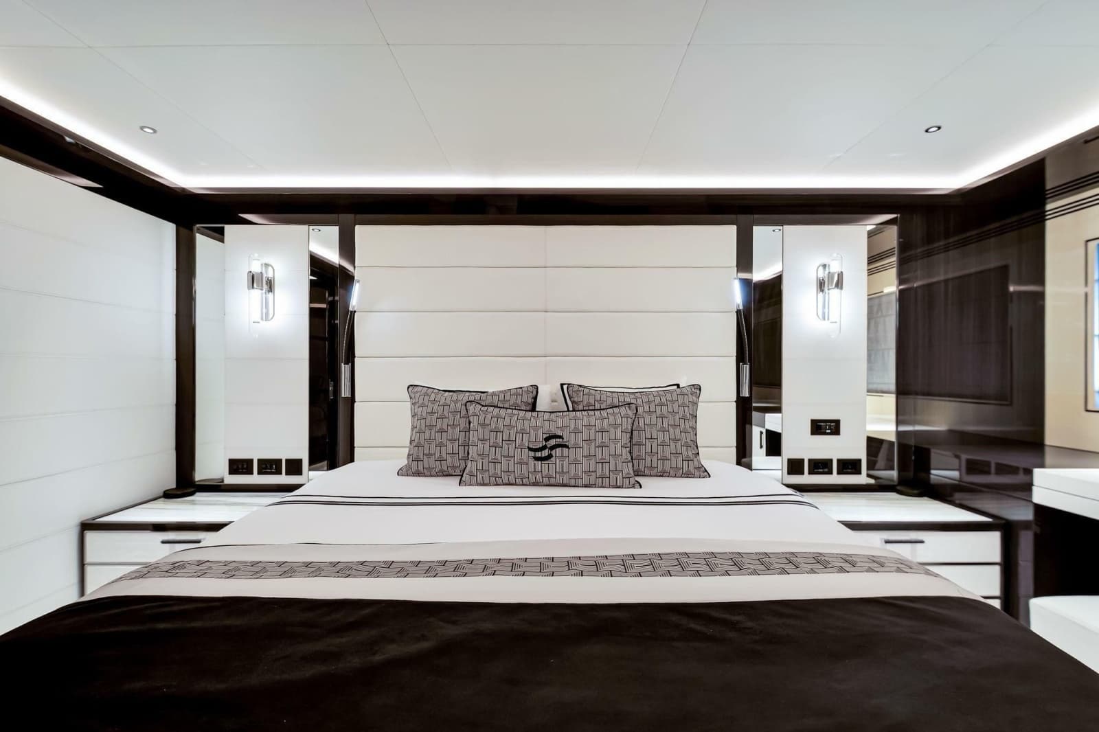 2021 Sirena 88 - Photo 126