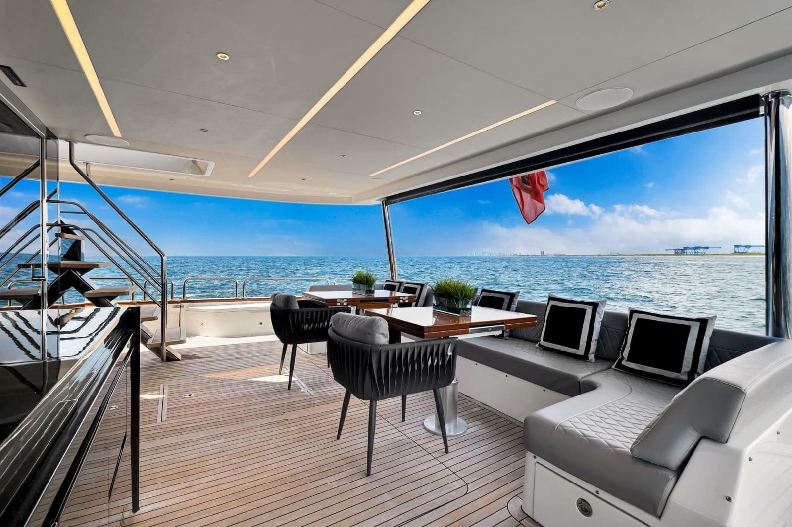 2021 Sirena 88 - Photo 43