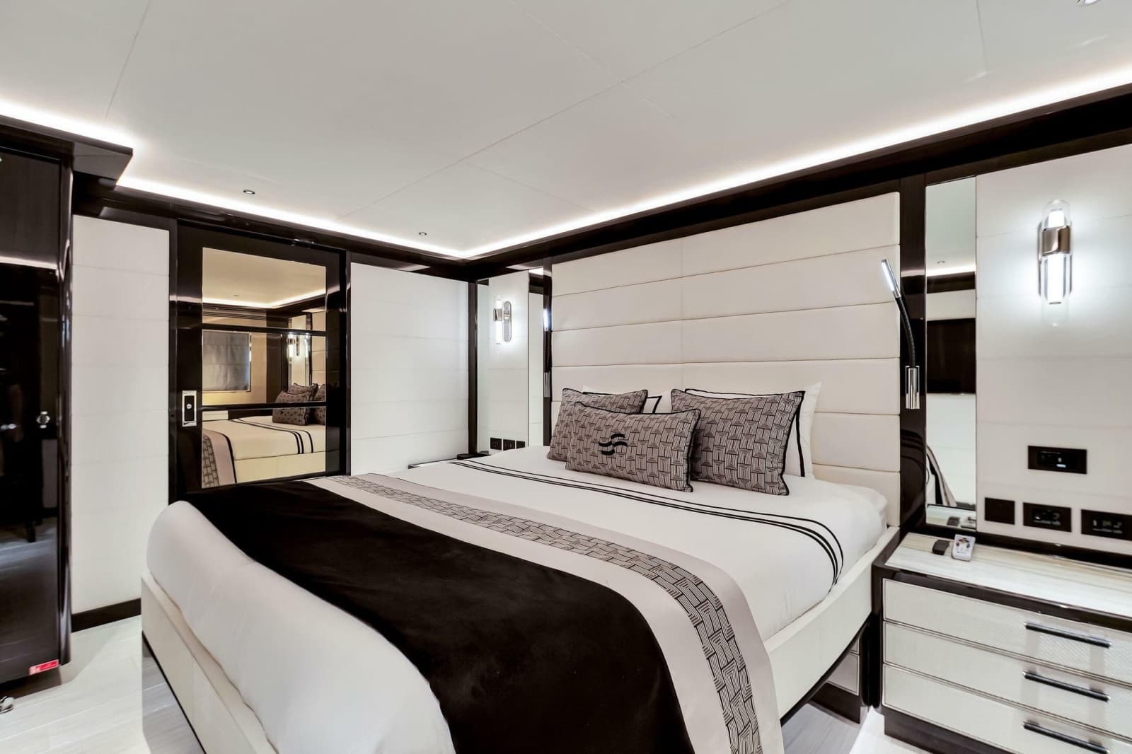 2021 Sirena 88 - Photo 125
