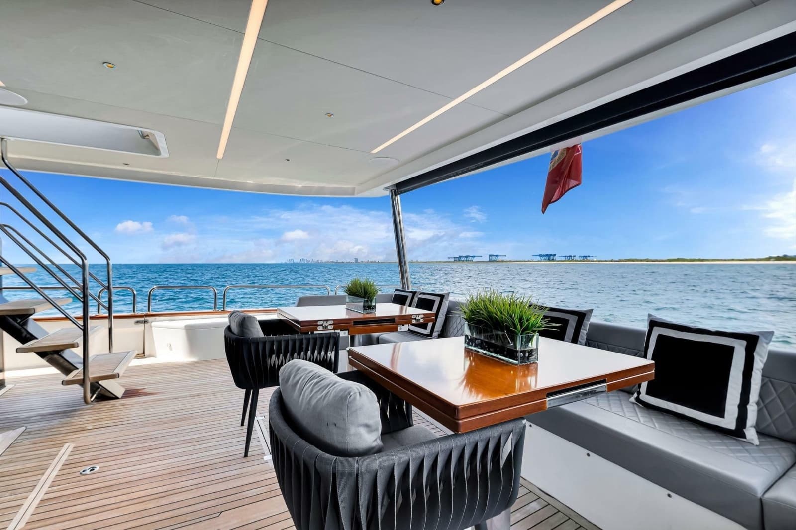 2021 Sirena 88 - Photo 46
