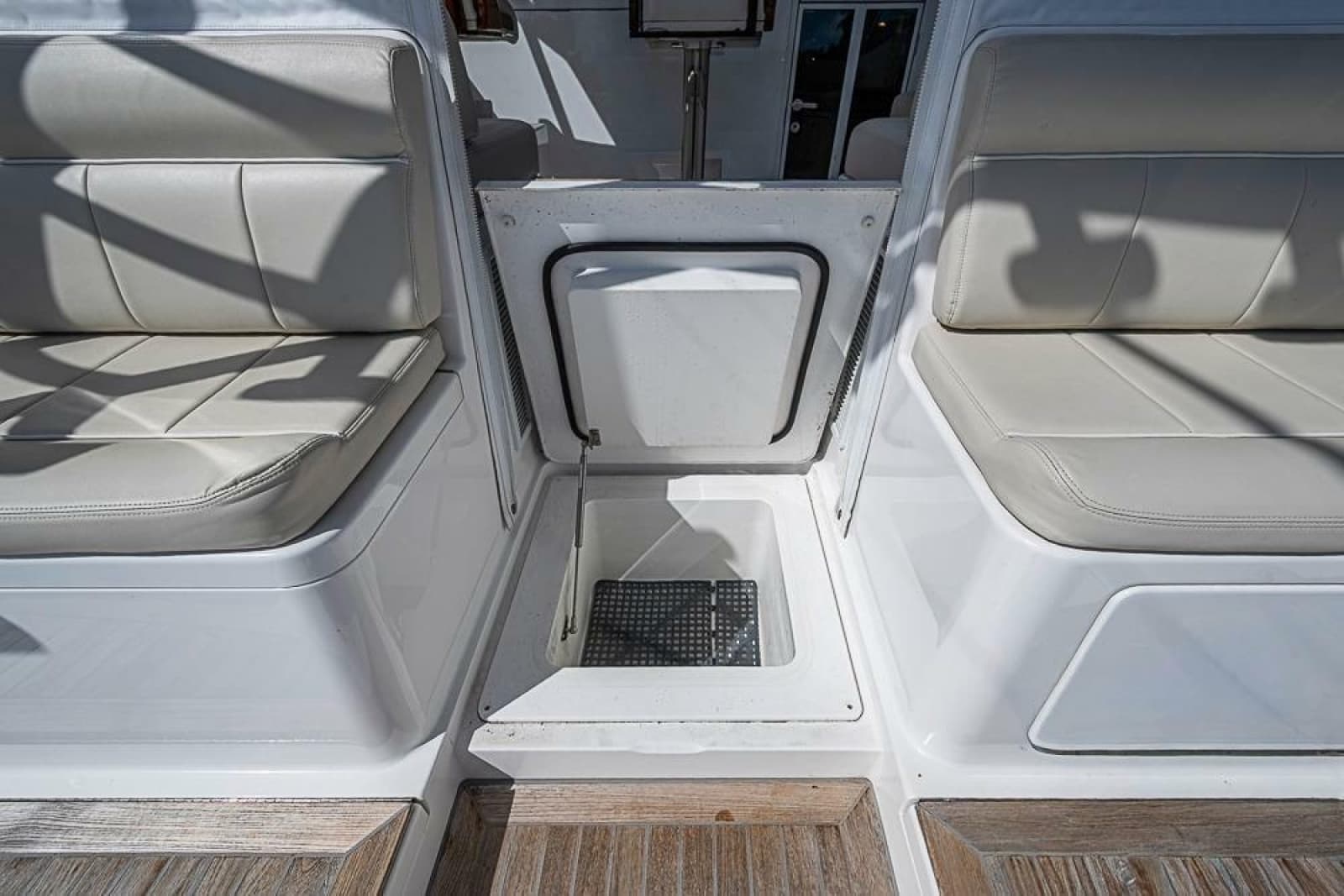 2021 Viking 38 Open - Photo 46
