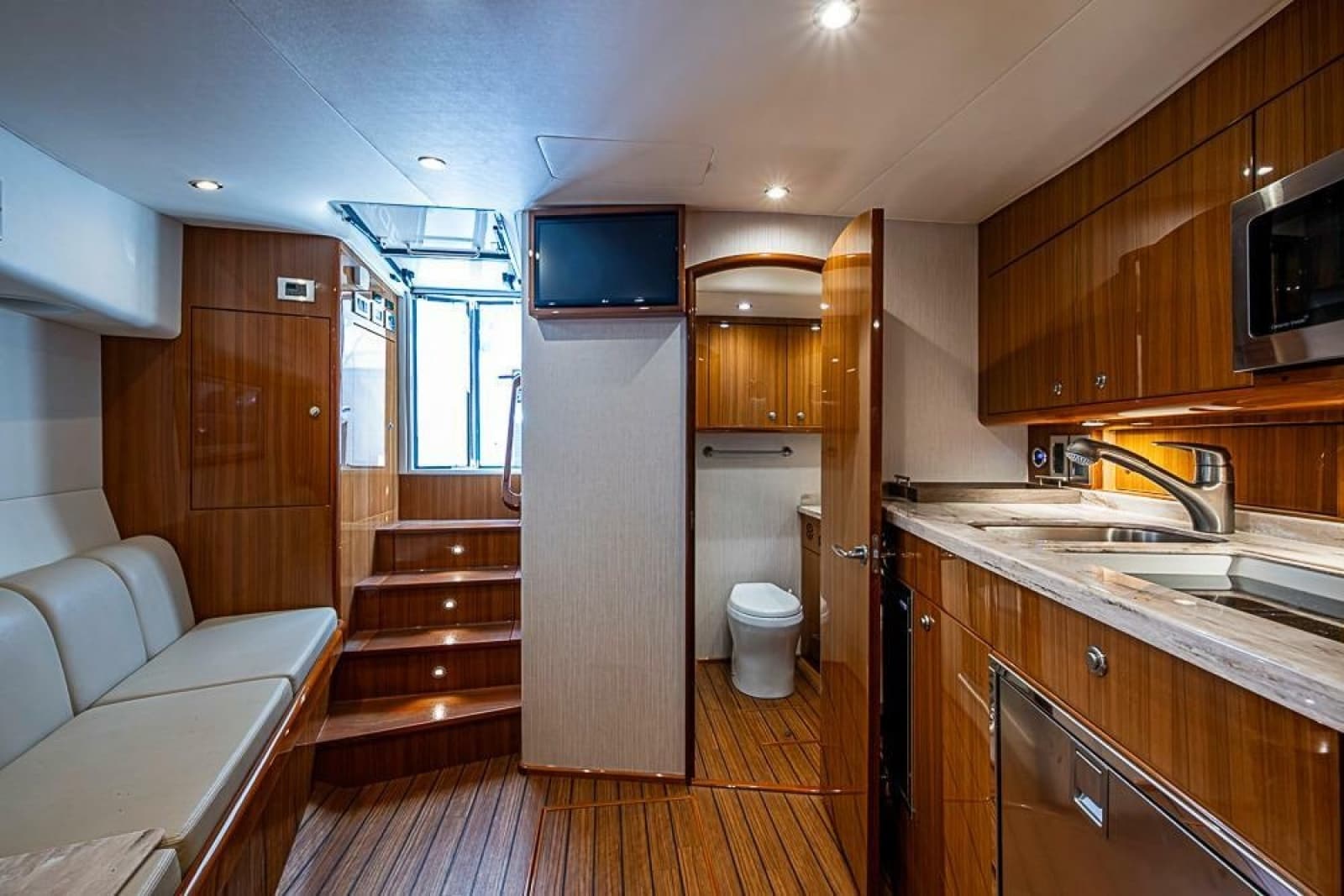 2021 Viking 38 Open - Photo 16