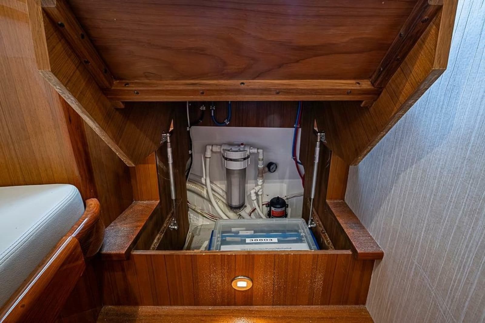 2021 Viking 38 Open - Photo 13