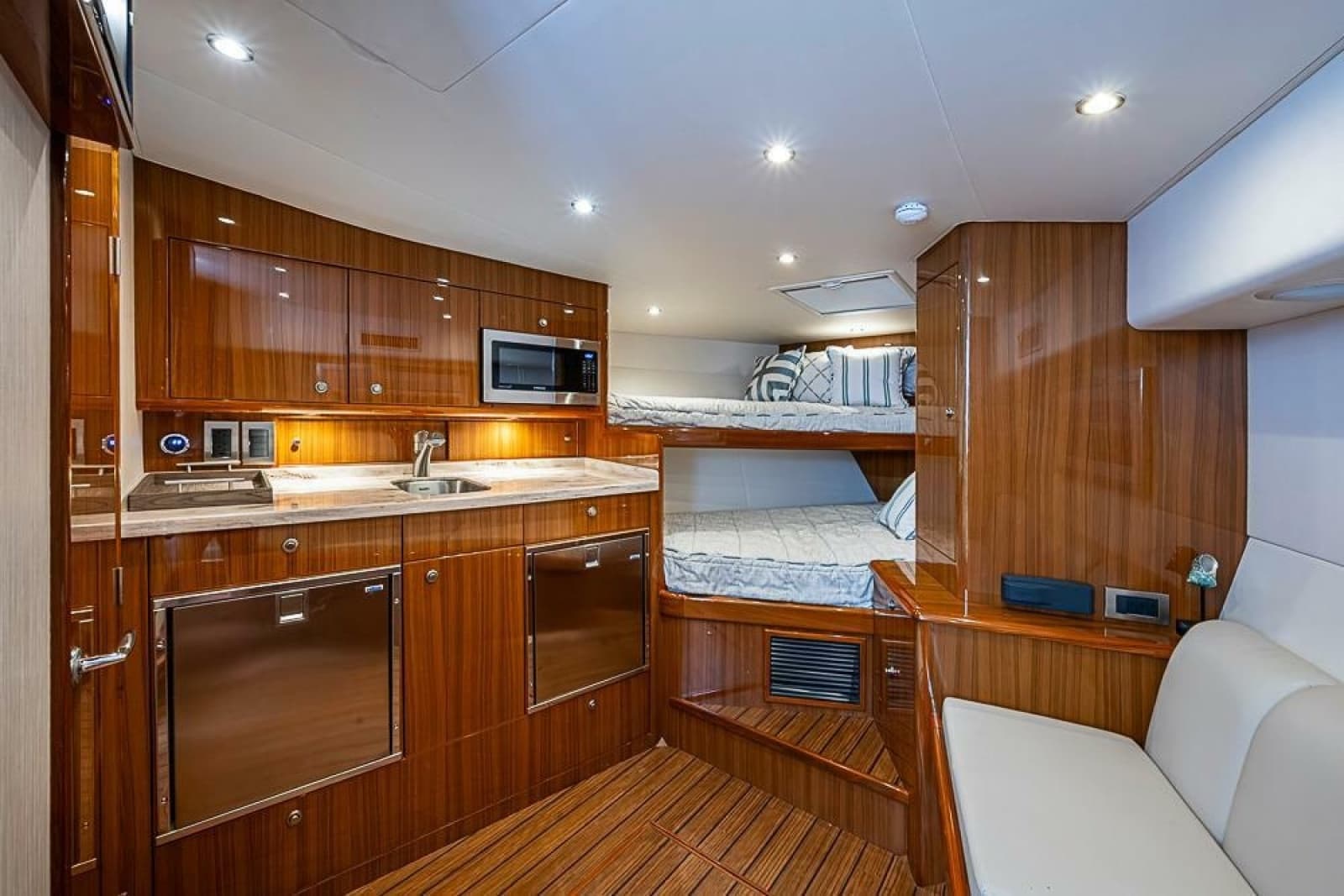 2021 Viking 38 Open - Photo 7