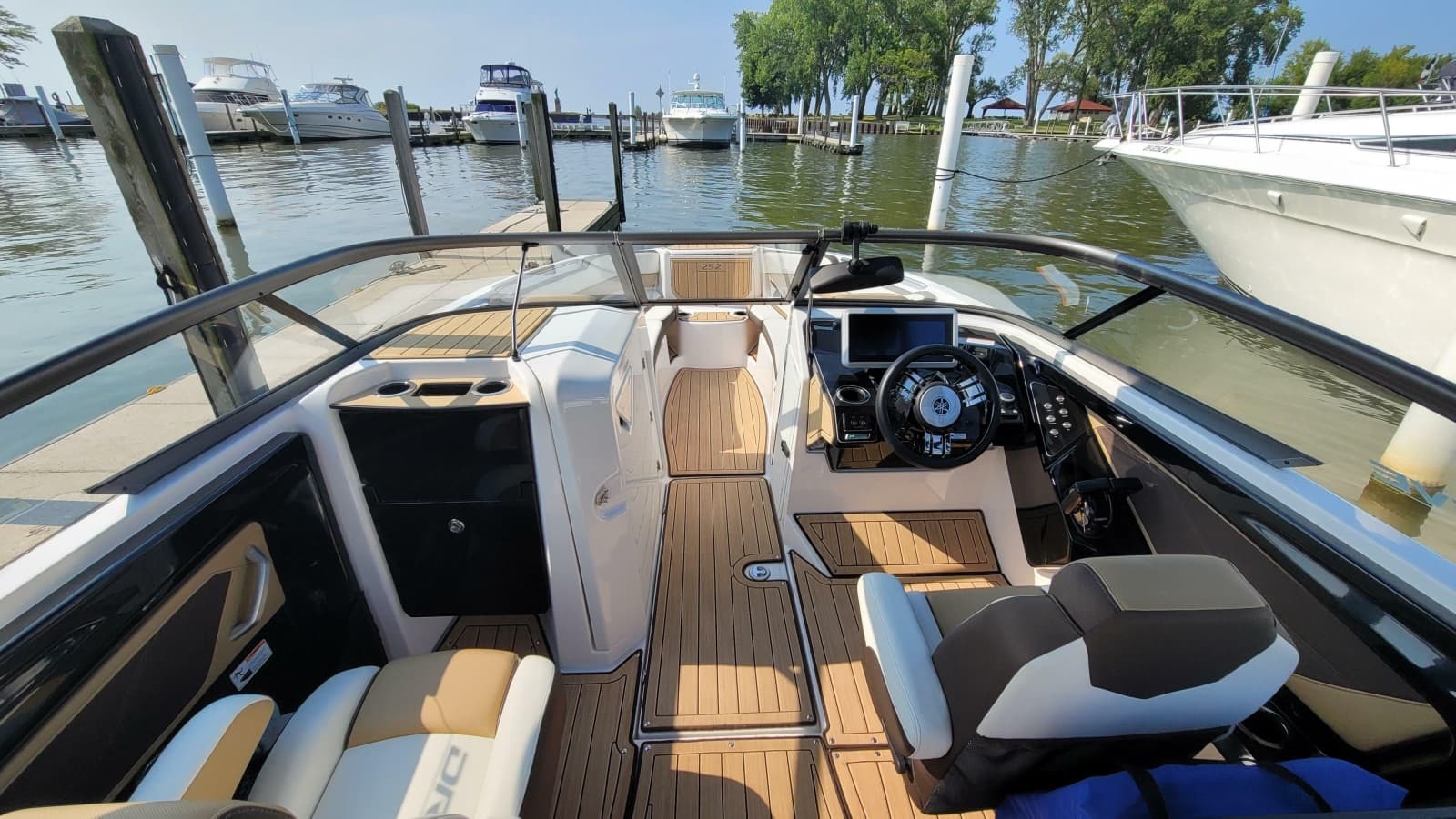 2021 Yamaha Boats 252SD - Photo 20