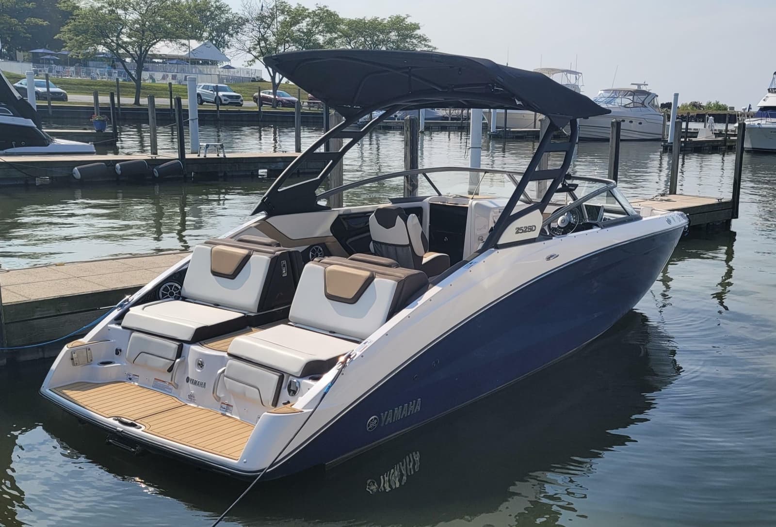 2021 Yamaha Boats 252SD - Photo 2