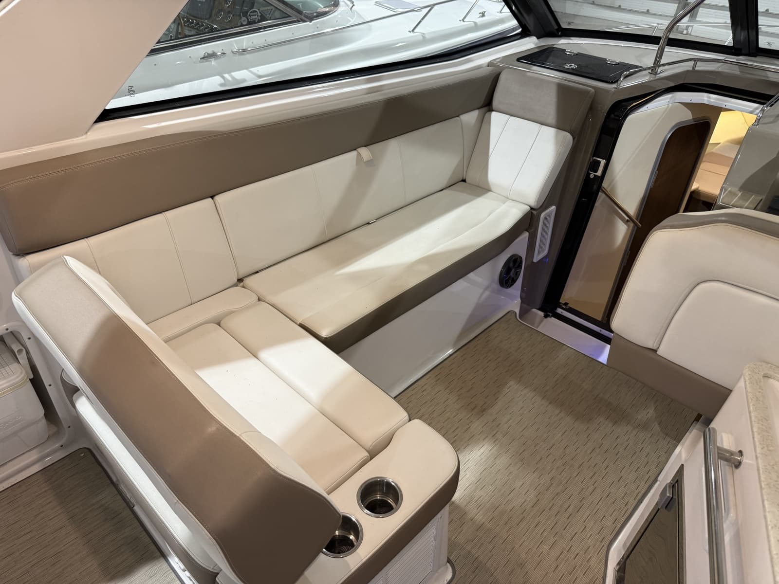 2018 Regal 35 Sport Coupe - Photo 27