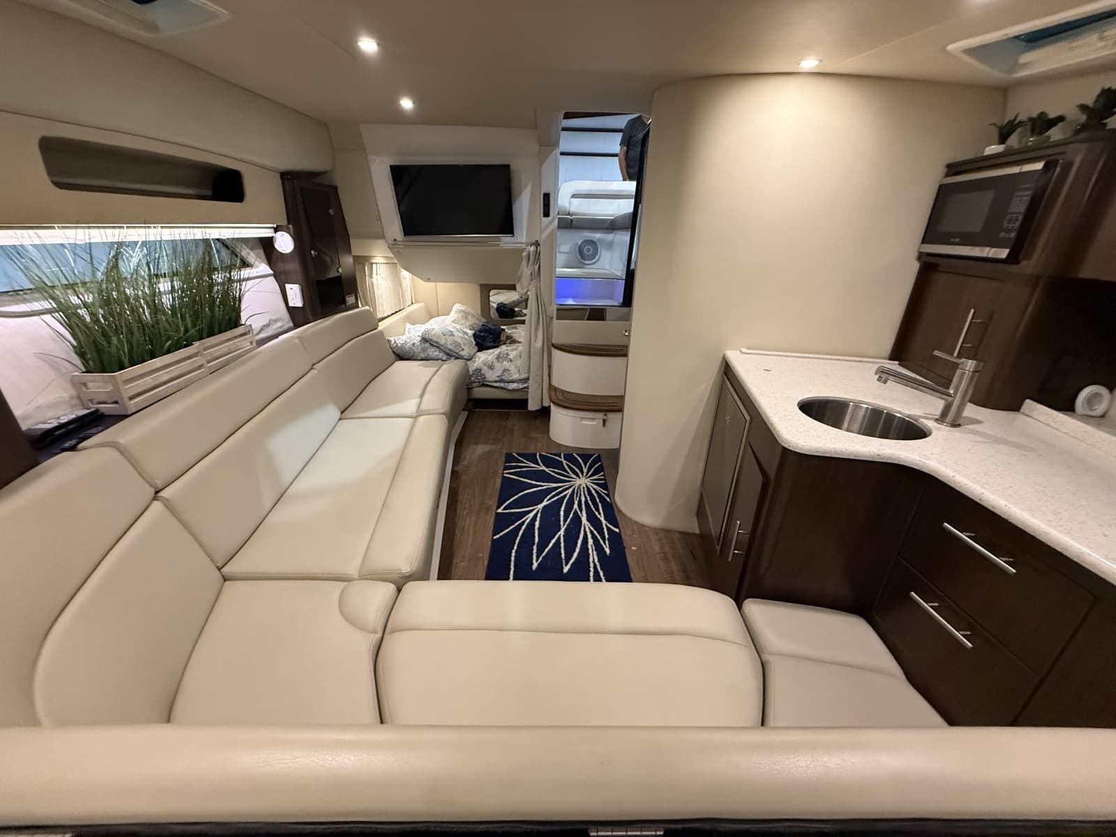 2018 Regal 35 Sport Coupe - Photo 4