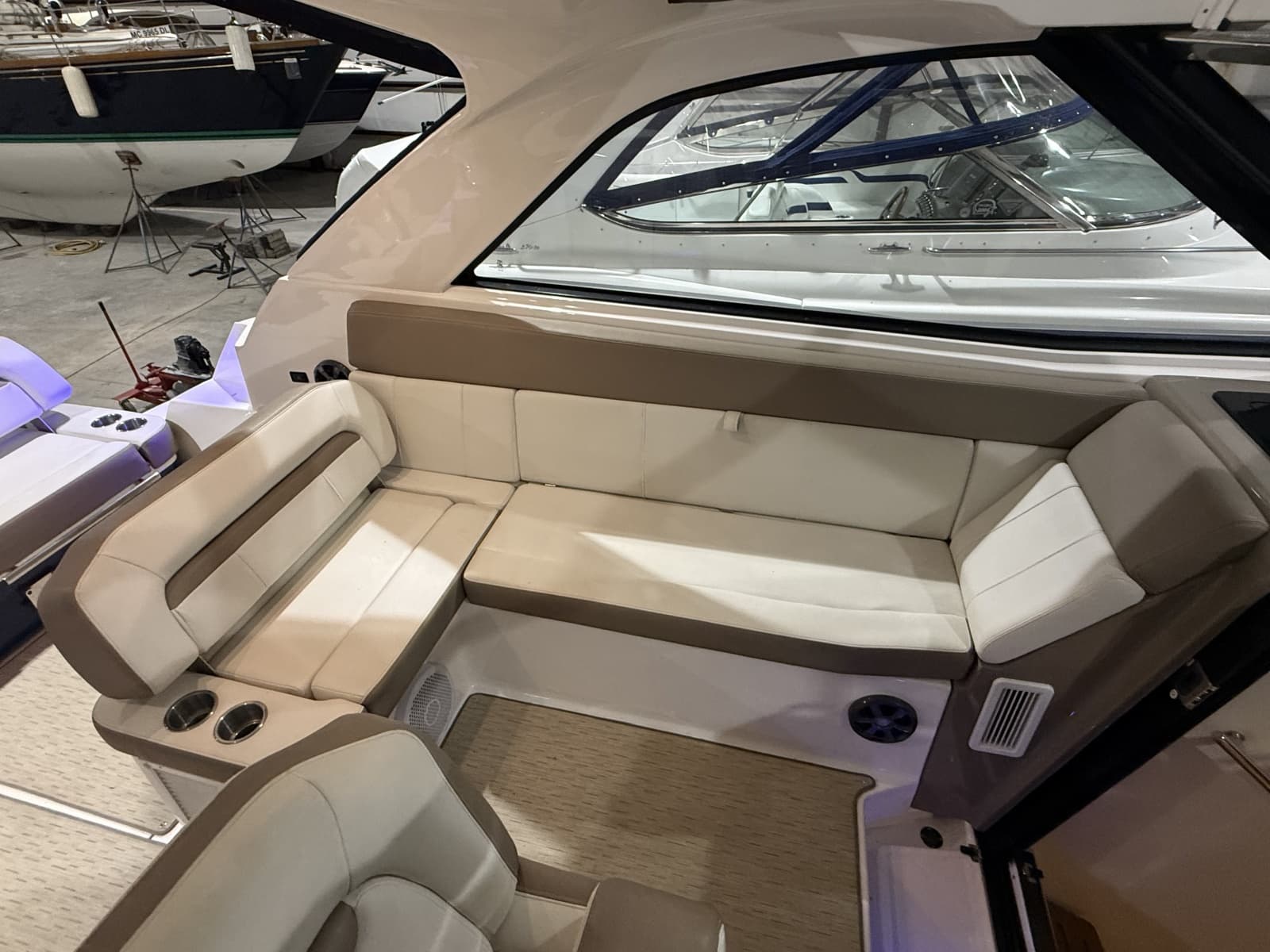 2018 Regal 35 Sport Coupe - Photo 31