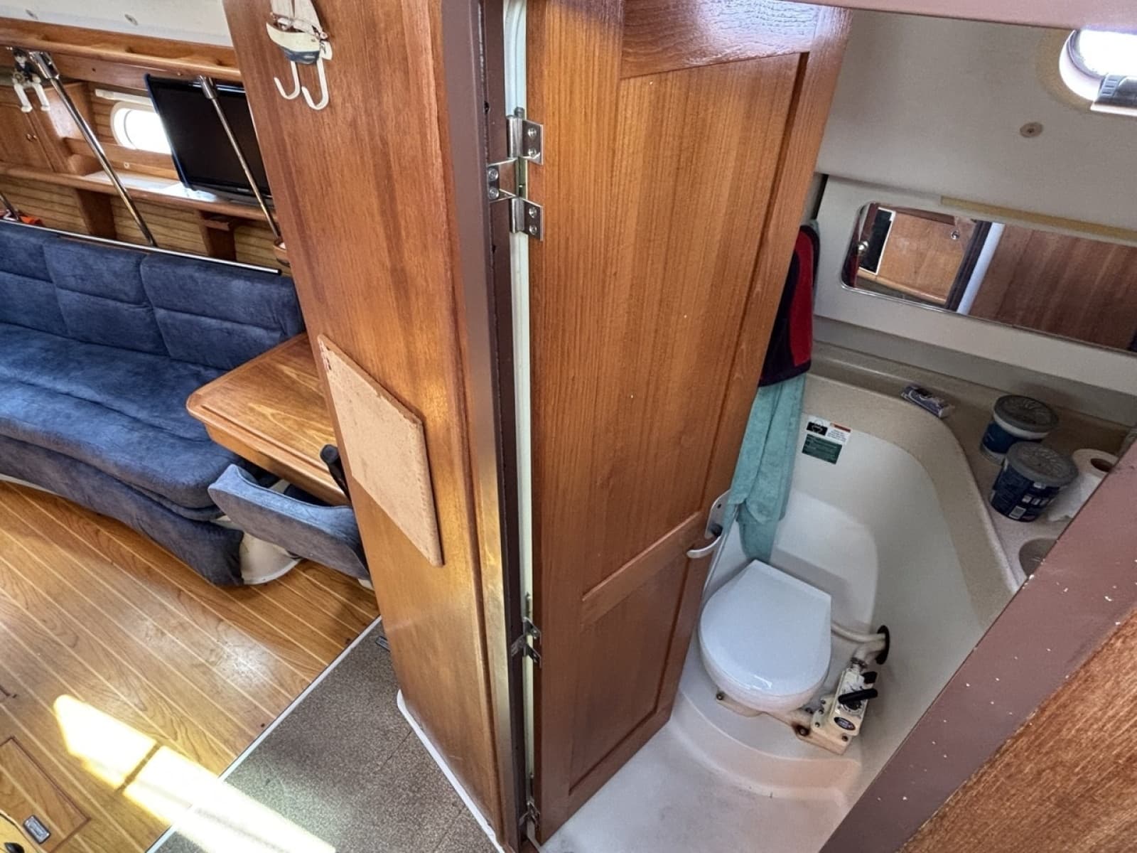 2002 Catalina 380 - Photo 23