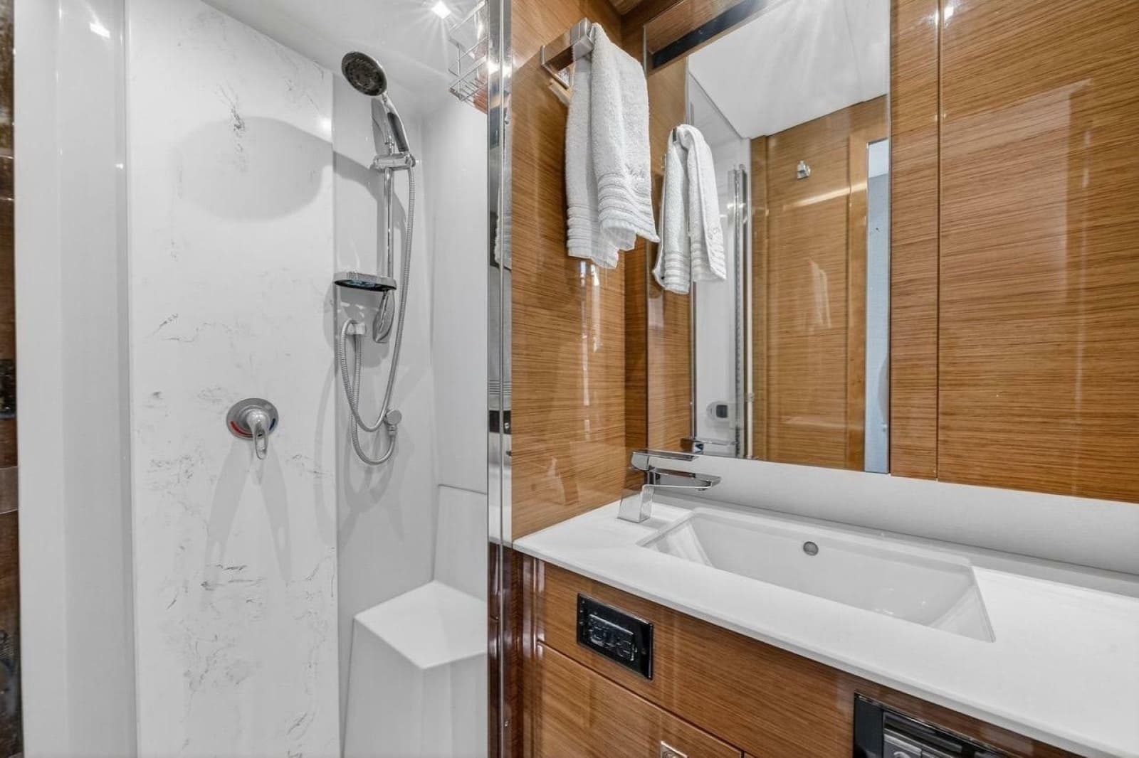 2020 Cruisers Yachts 50 Cantius - Photo 49
