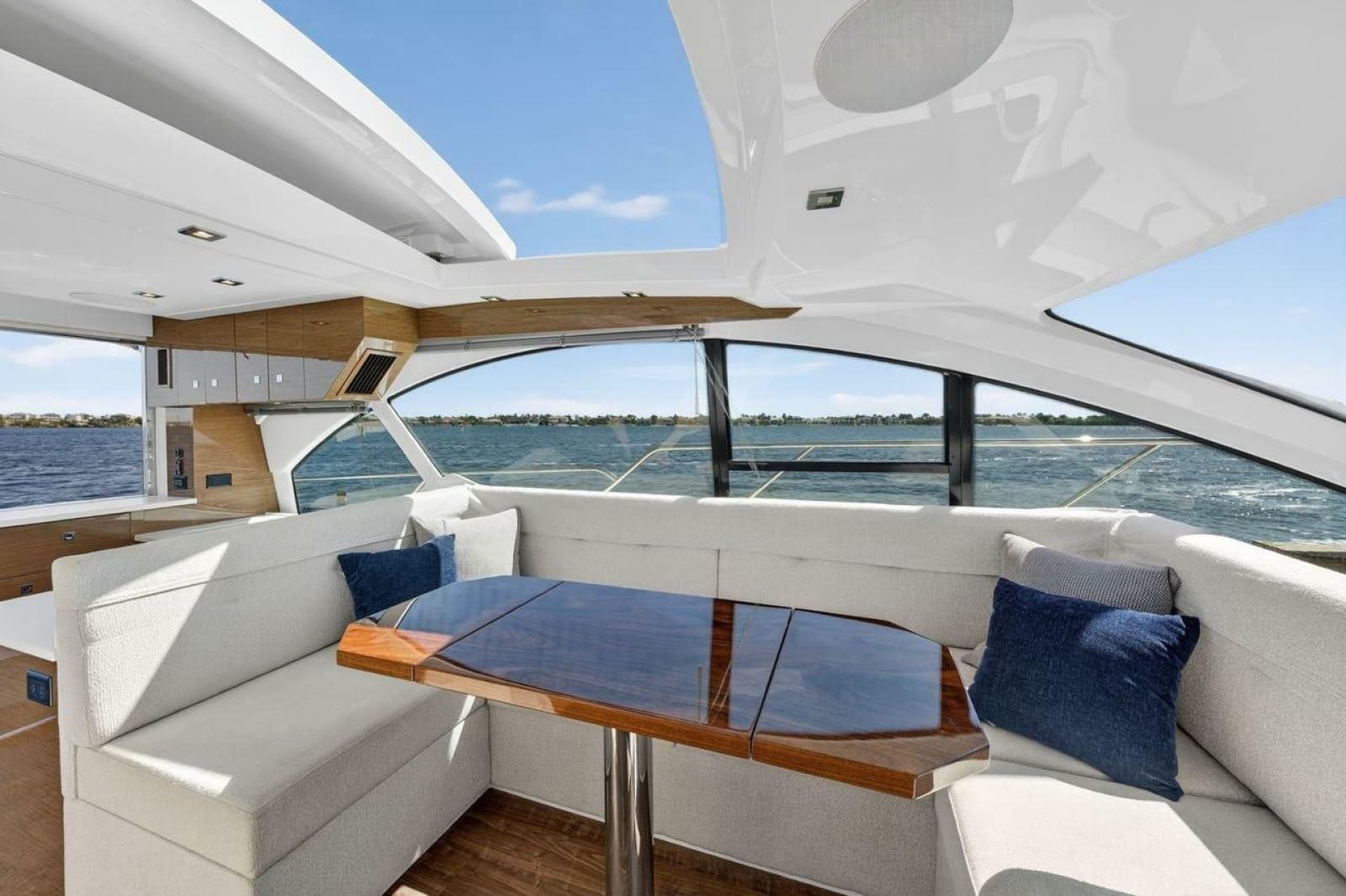 2020 Cruisers Yachts 50 Cantius - Photo 32