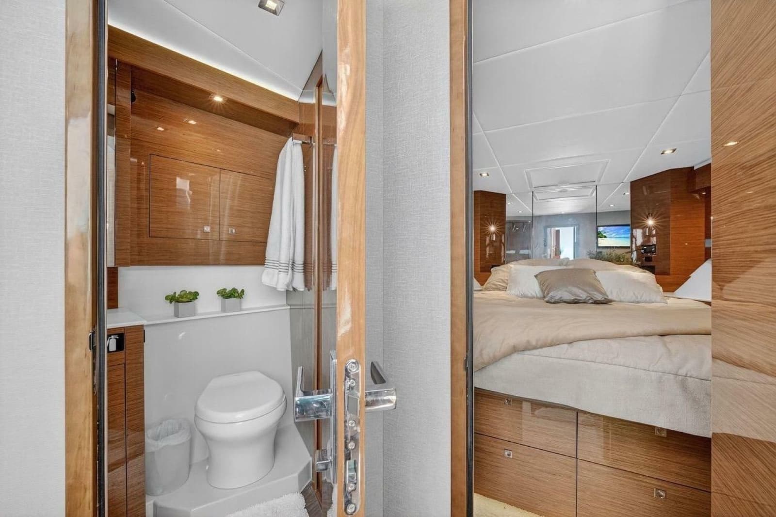 2020 Cruisers Yachts 50 Cantius - Photo 37