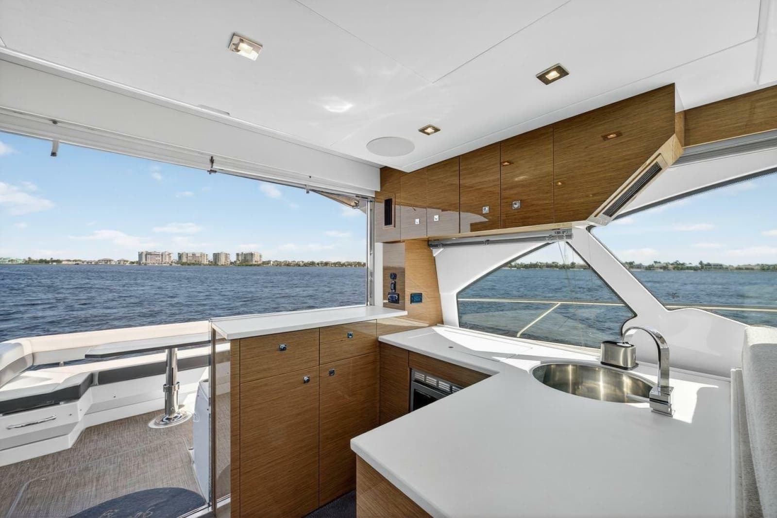 2020 Cruisers Yachts 50 Cantius - Photo 35