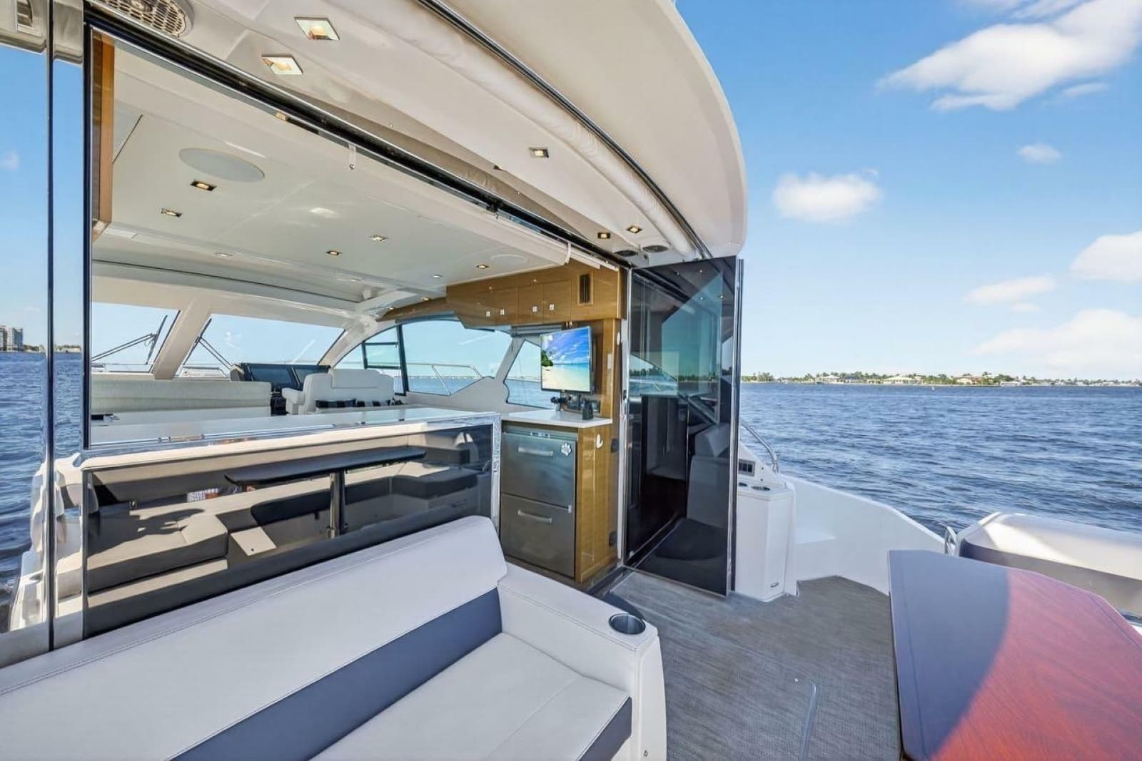 2020 Cruisers Yachts 50 Cantius - Photo 14