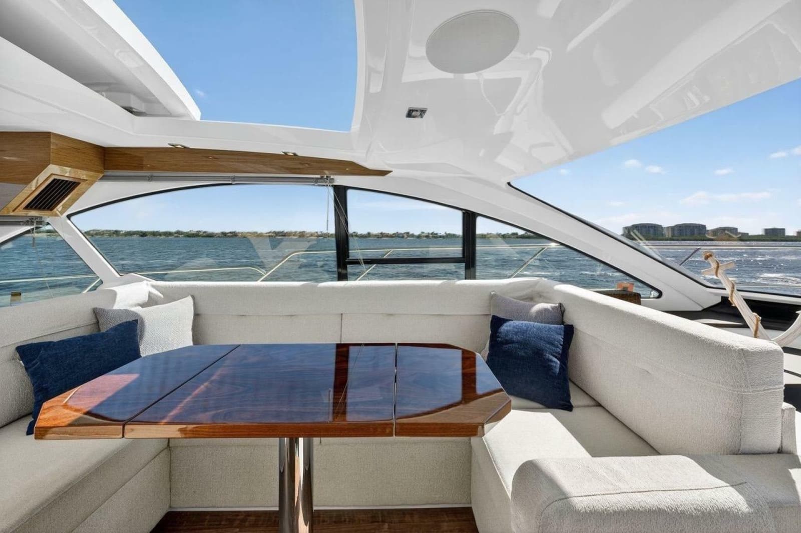 2020 Cruisers Yachts 50 Cantius - Photo 33