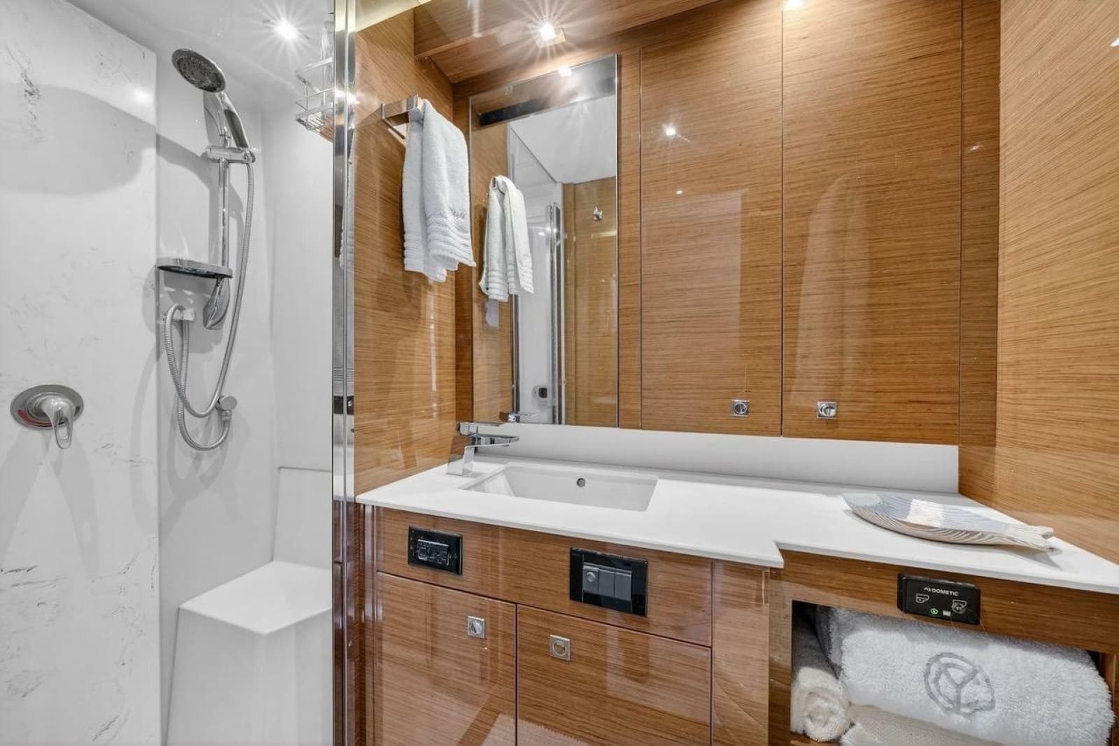 2020 Cruisers Yachts 50 Cantius - Photo 47