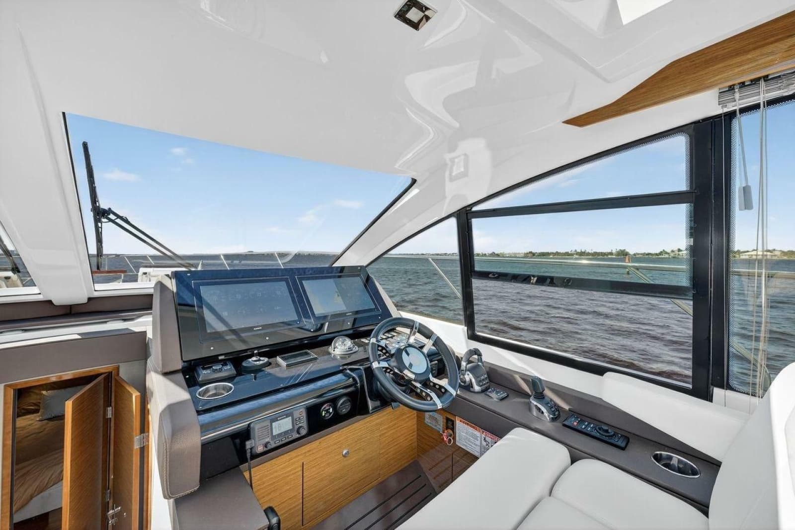 2020 Cruisers Yachts 50 Cantius - Photo 27