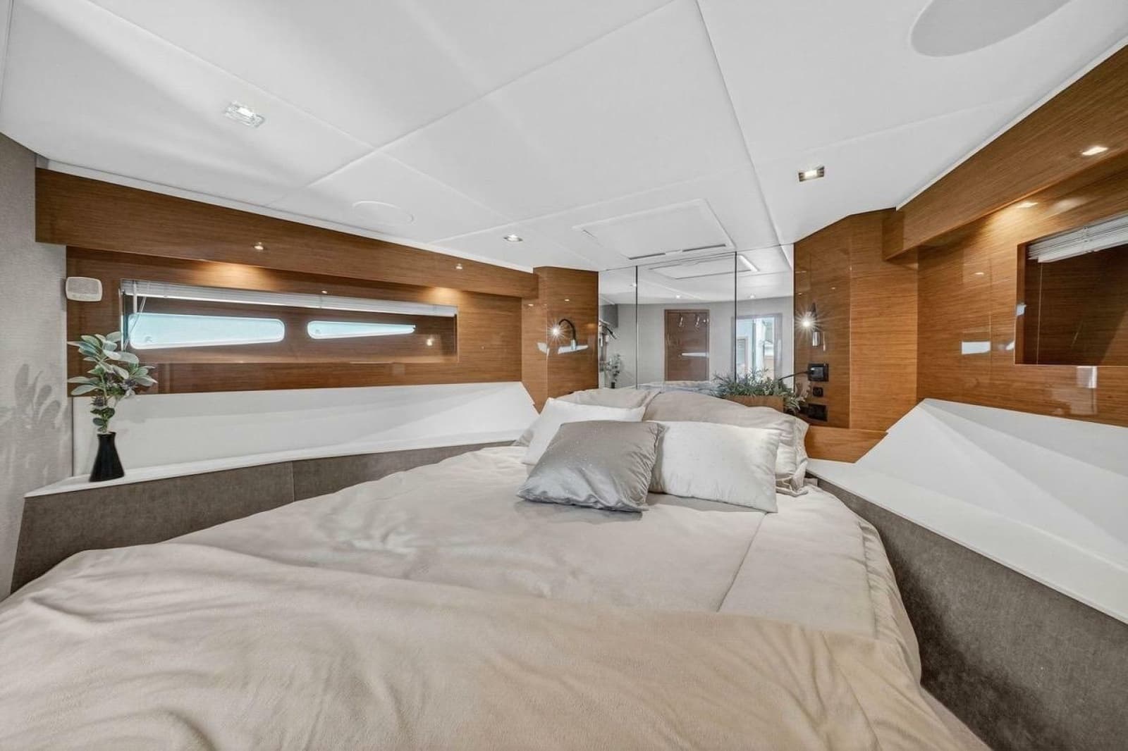 2020 Cruisers Yachts 50 Cantius - Photo 41