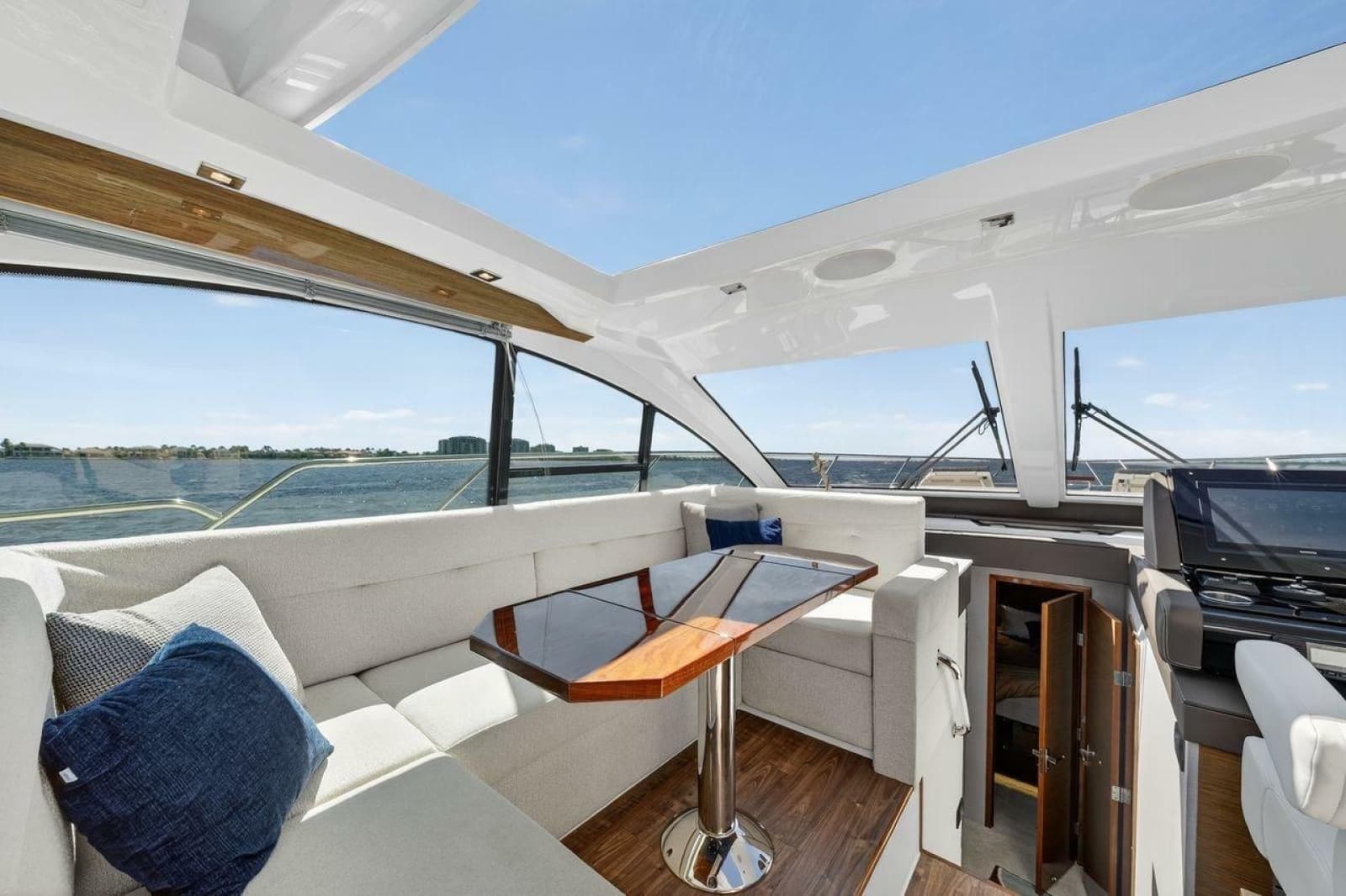 2020 Cruisers Yachts 50 Cantius - Photo 26