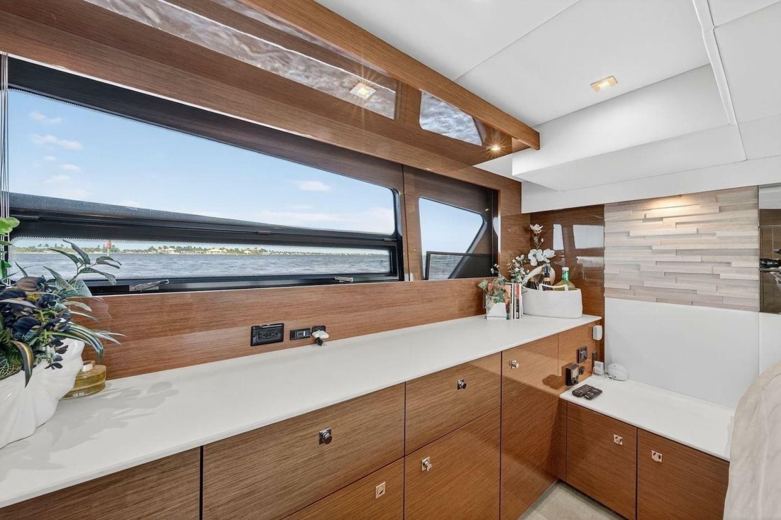 2020 Cruisers Yachts 50 Cantius - Photo 58
