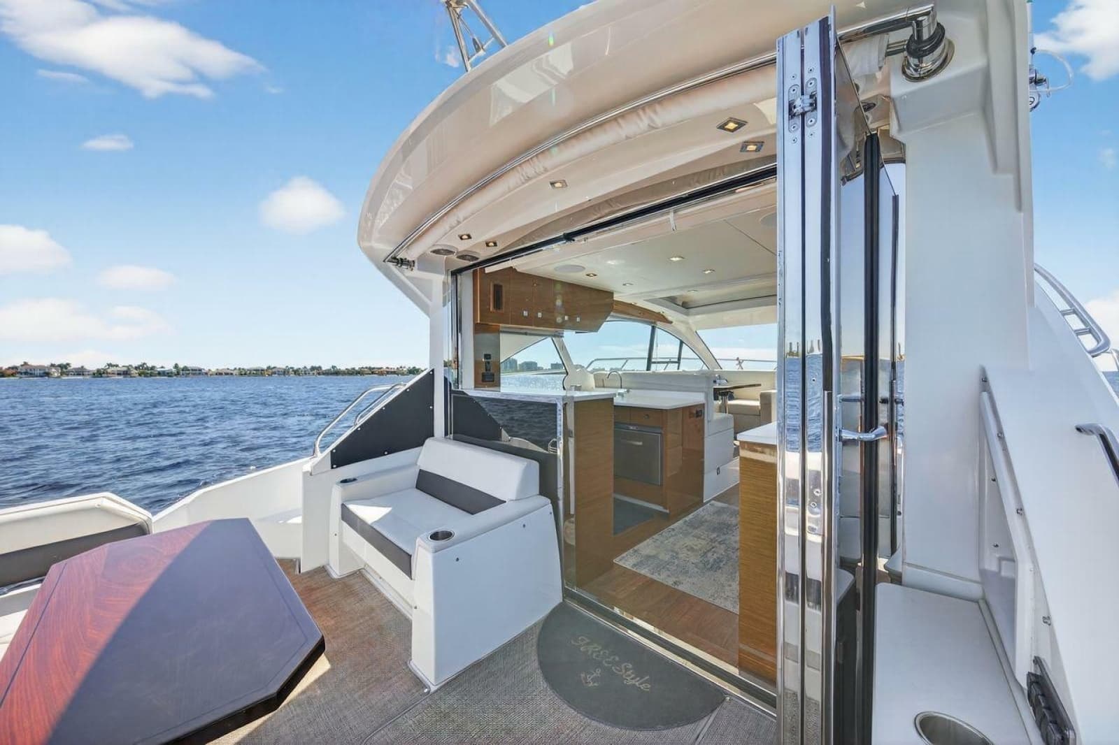 2020 Cruisers Yachts 50 Cantius - Photo 15