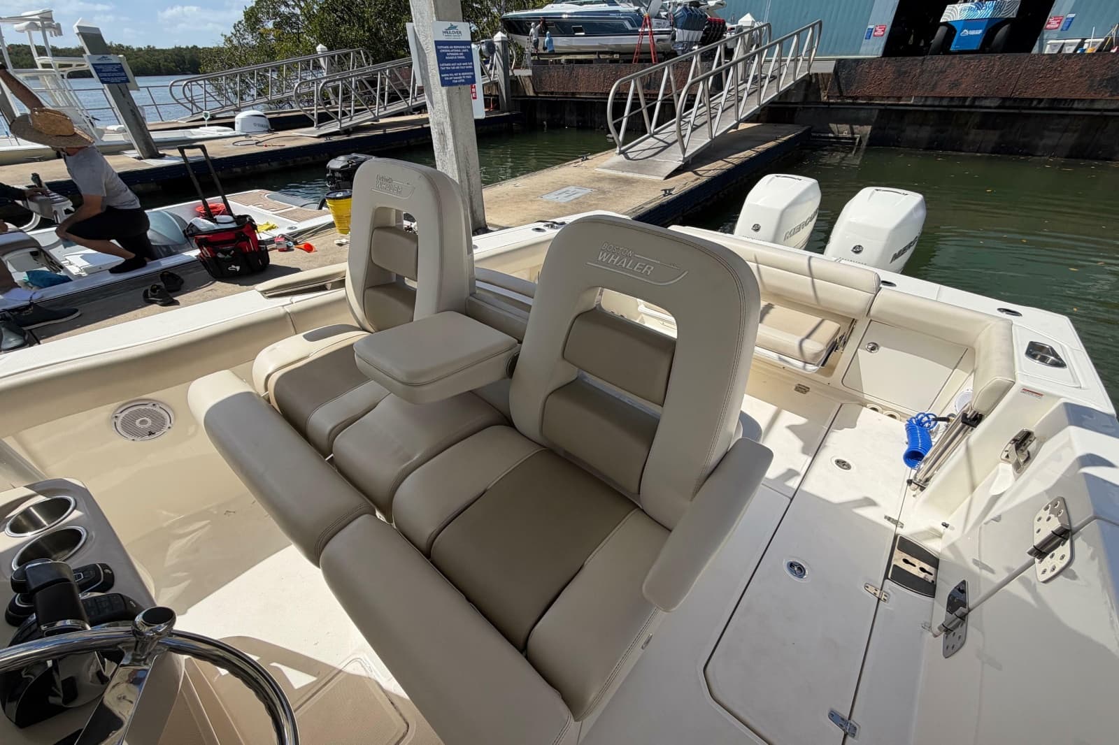2019 Boston Whaler 330 Outrage - Photo 17