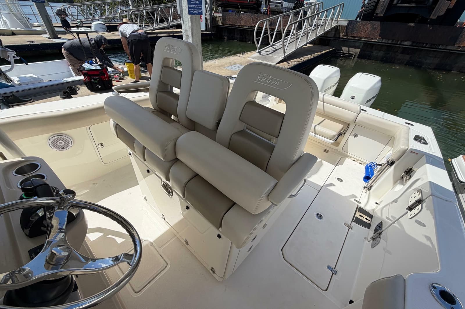 2019 Boston Whaler 330 Outrage - Photo 18