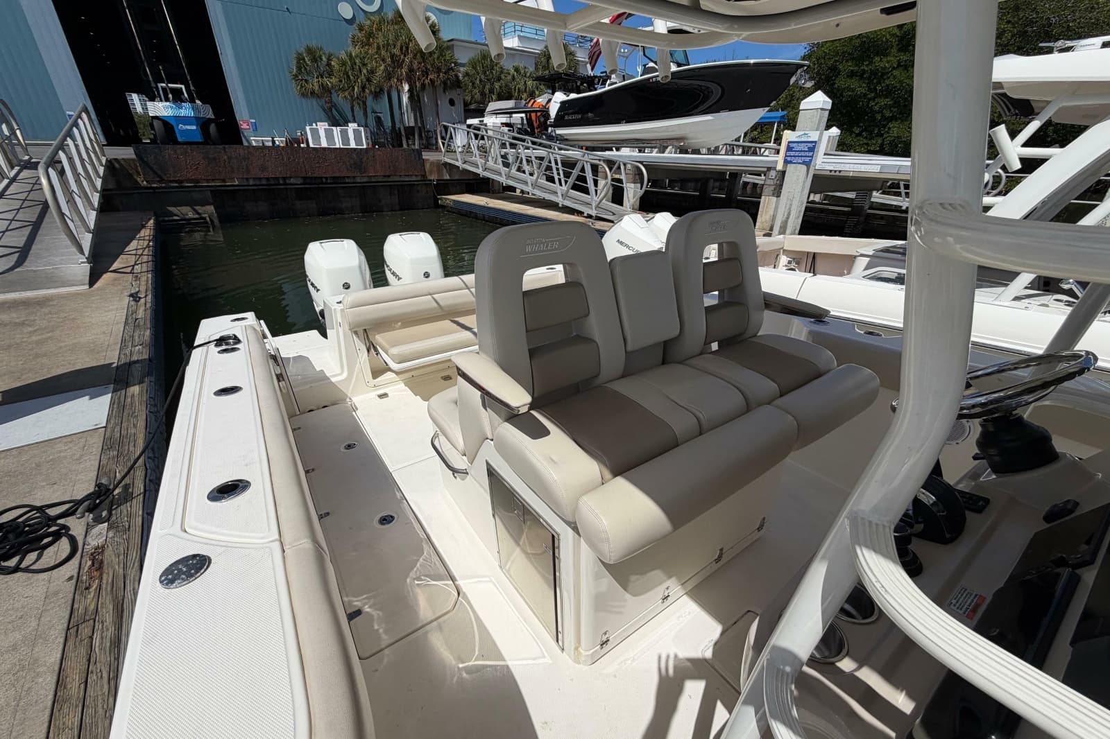 2019 Boston Whaler 330 Outrage - Photo 16