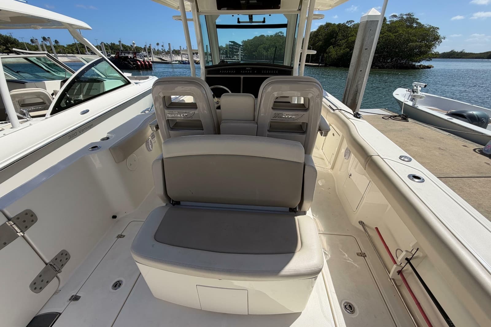 2019 Boston Whaler 330 Outrage - Photo 14