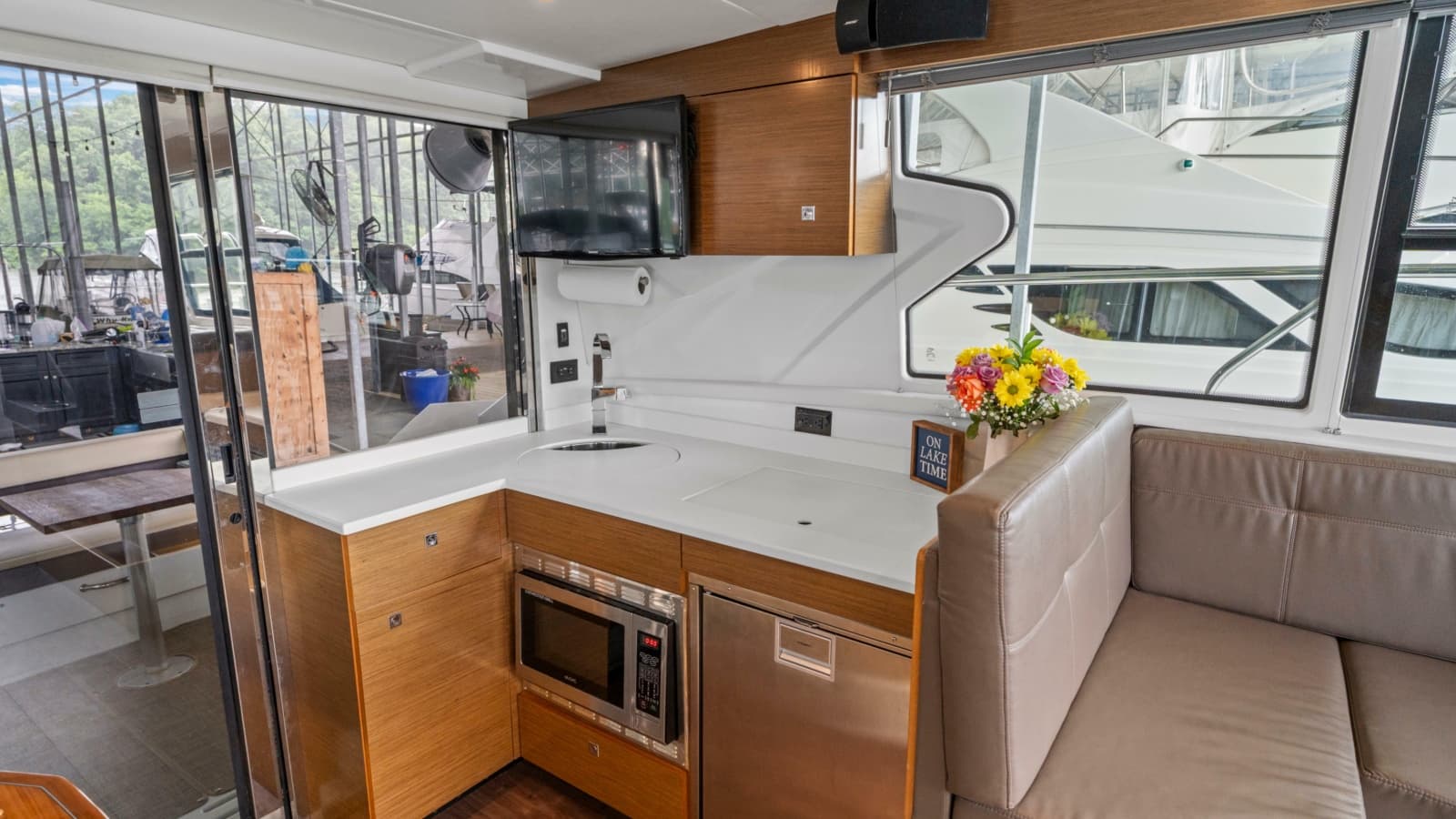 2019 Cruisers Yachts 42 Cantius - Photo 26